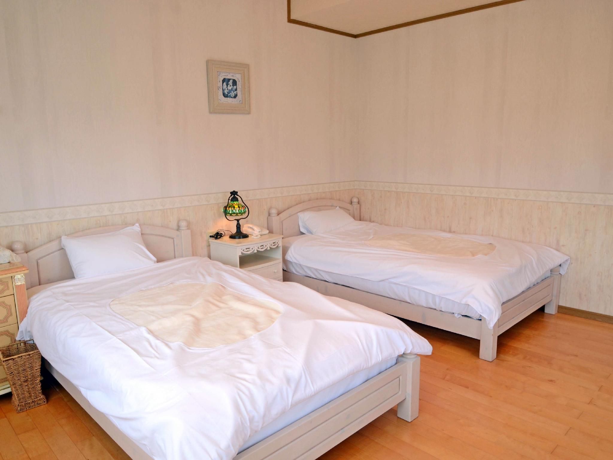 Twin Room with Shower - Non-Smoking