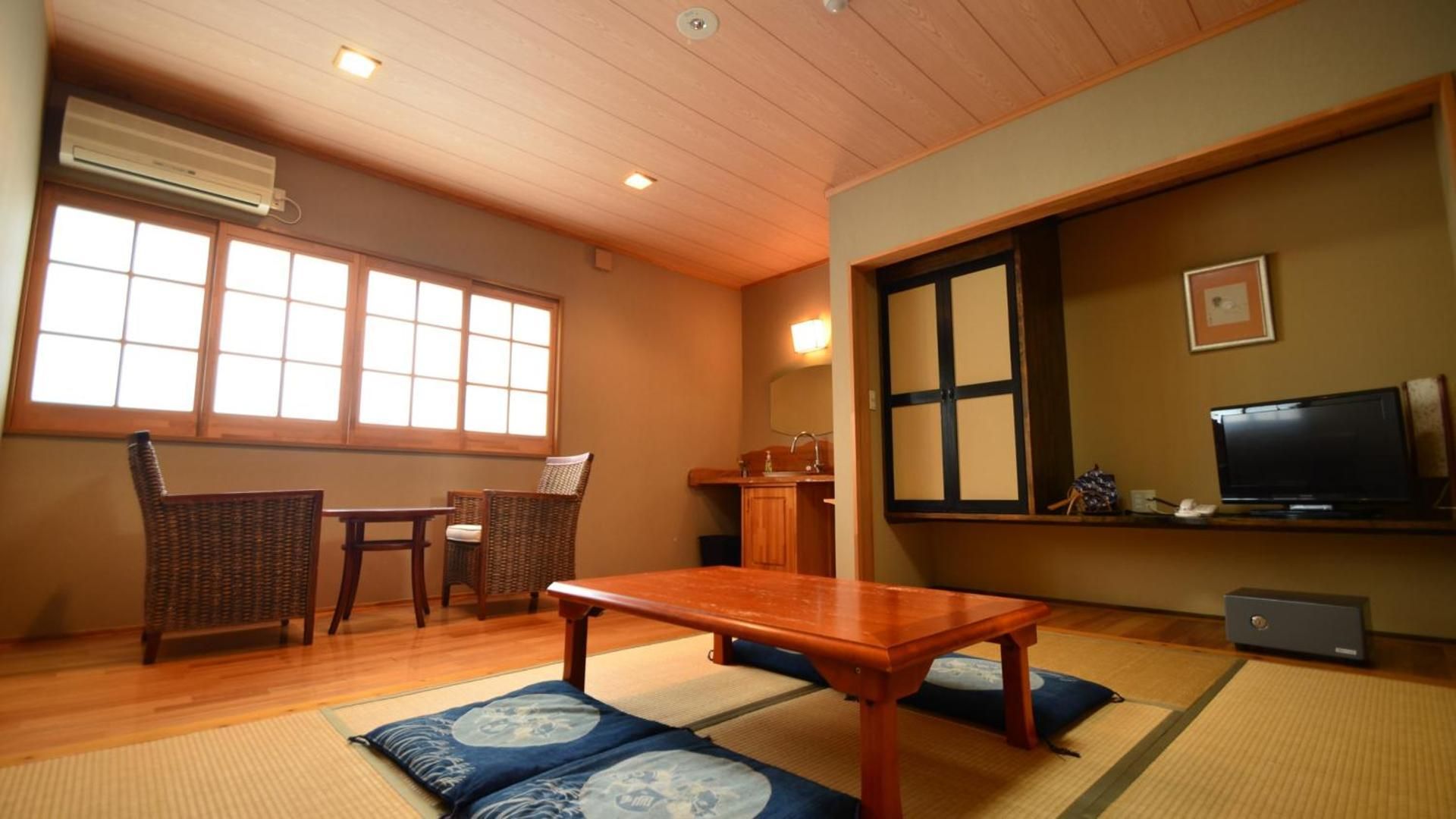 Japanese-Style Quadruple Room with Shared Bath
