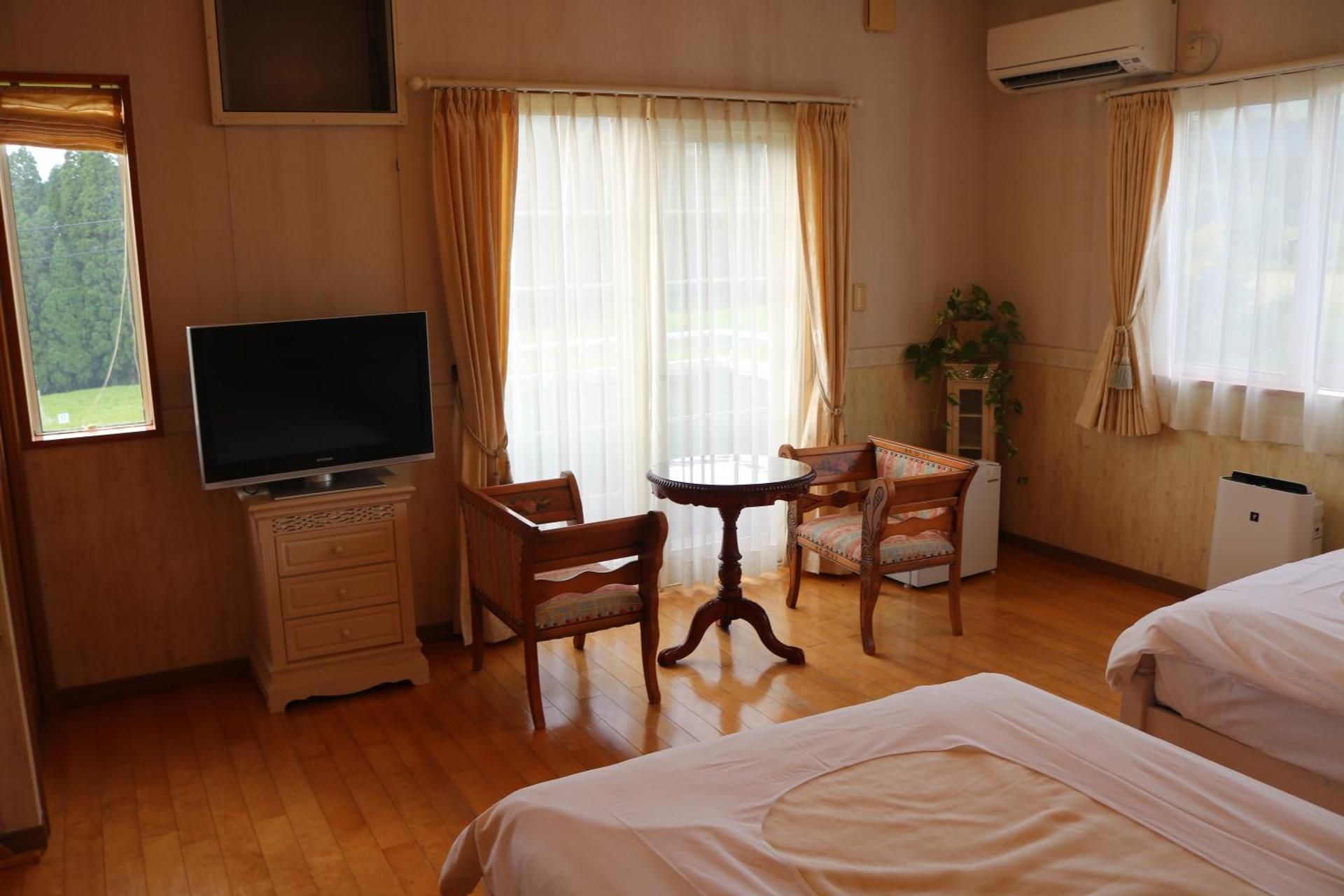 Twin Room - Non-Smoking