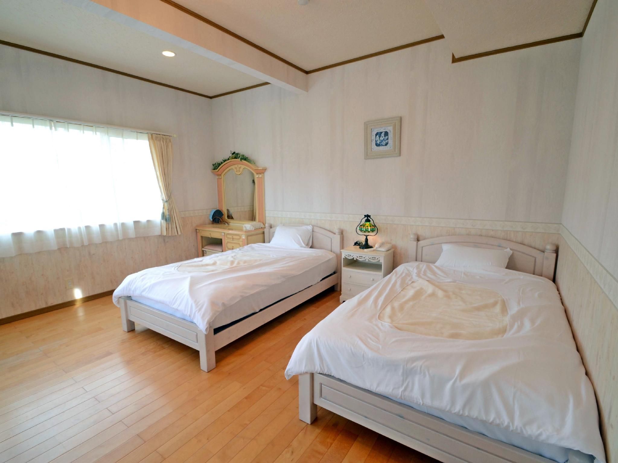 Twin Room with Shower - Non-Smoking