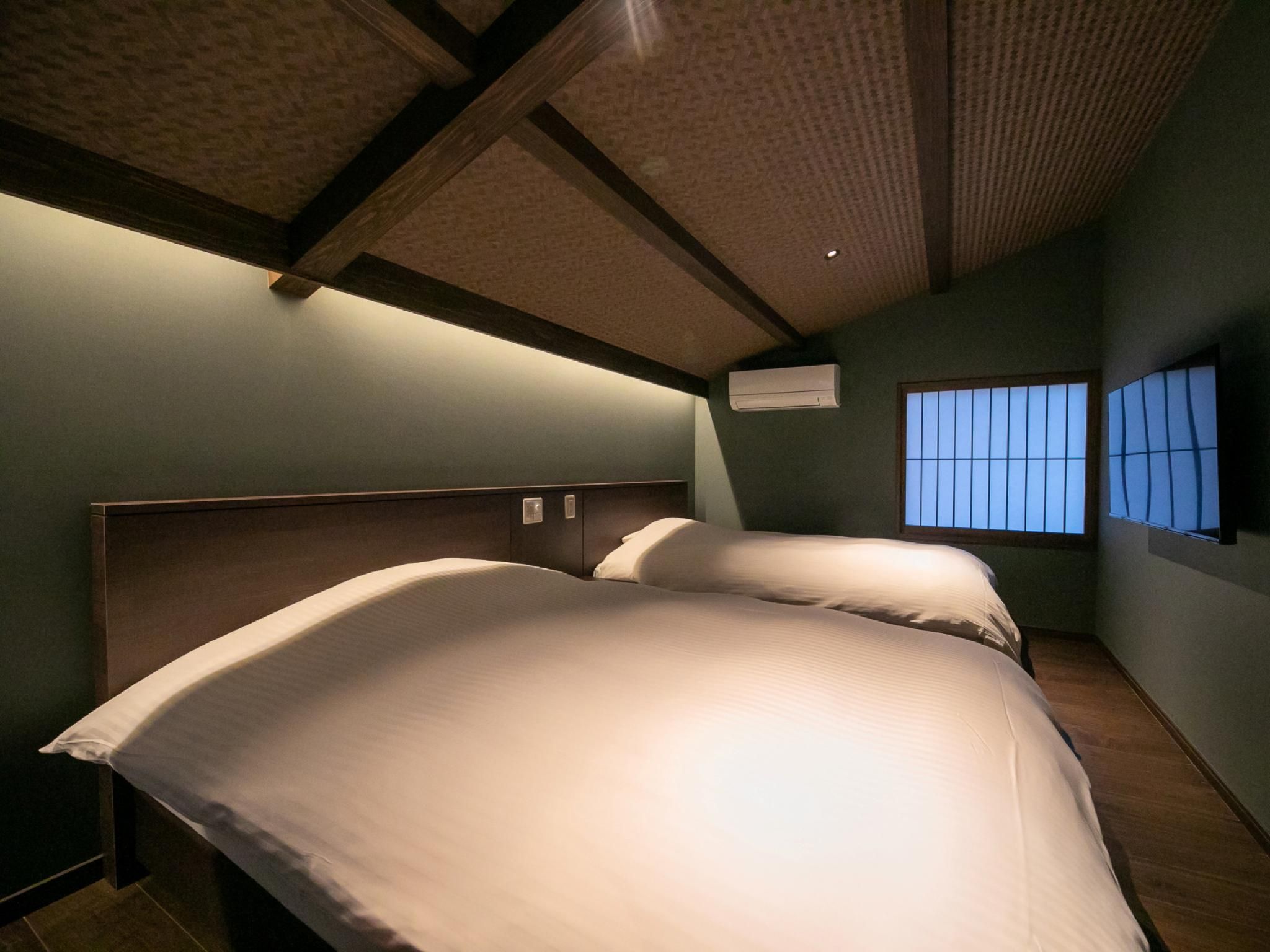 Maisonette with 4 Single Beds and Private Stone Bath - Non-Smoking