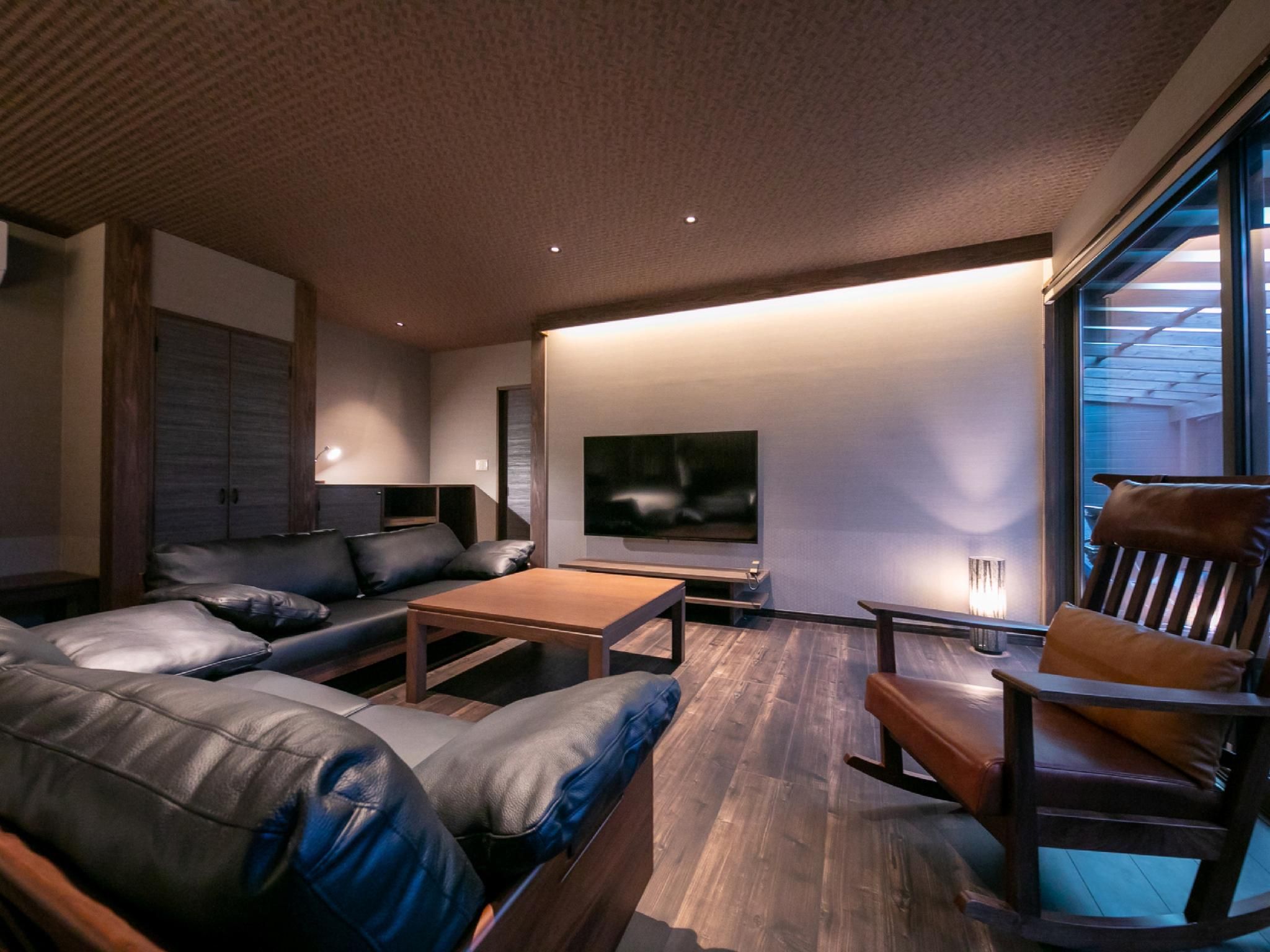 Suite with 4 Single Beds and Private Bath - Non-Smoking