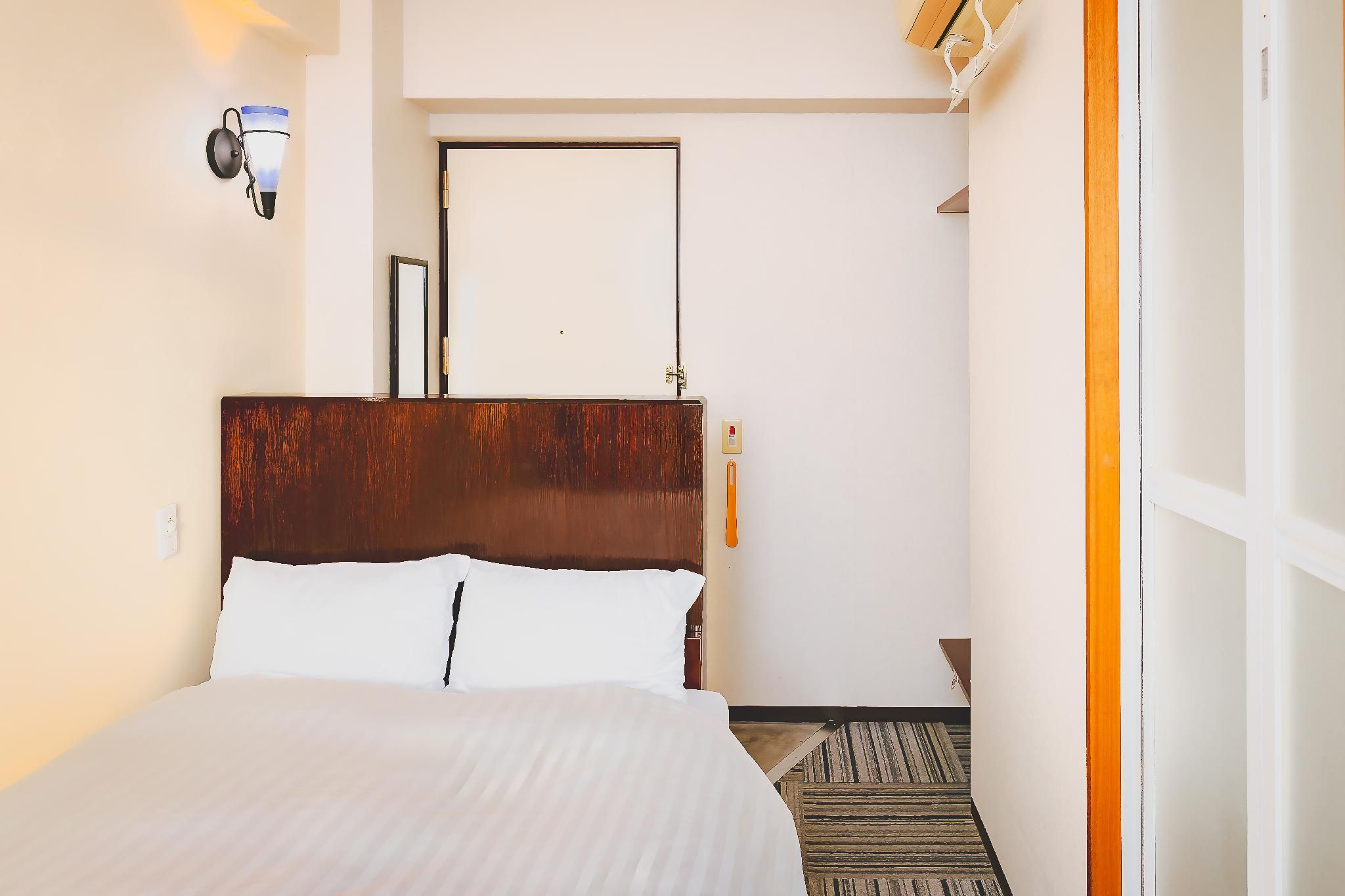 Semi Double Room - Non-Smoking