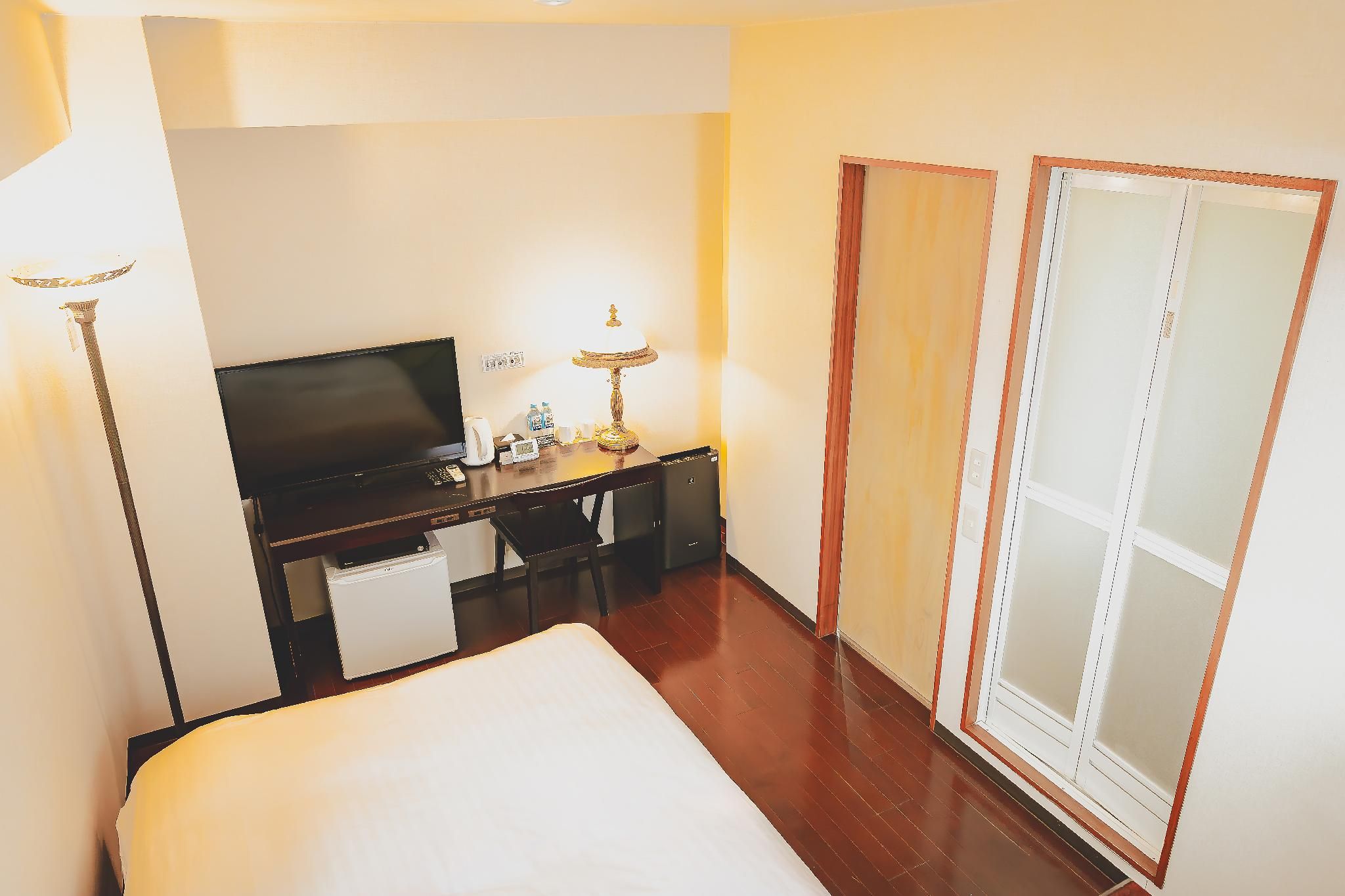 Single Room - Smoking