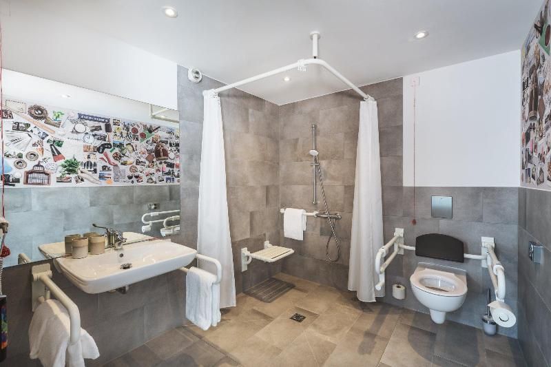 Holiday Inn - the niu Sparrow Regensburg By IHG 1 Queen Standard Accessible up to 3 adults 3