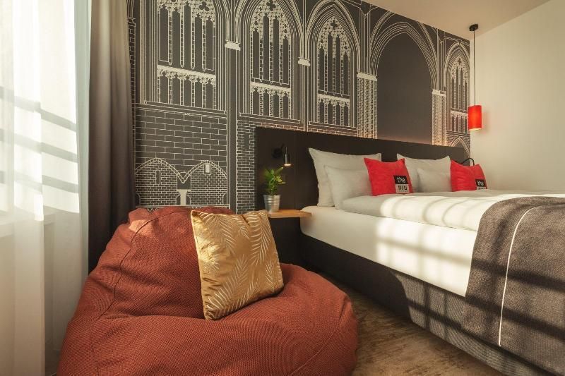 Holiday Inn - the niu Sparrow Regensburg By IHG 1 Queen Standard Accessible up to 3 adults 2