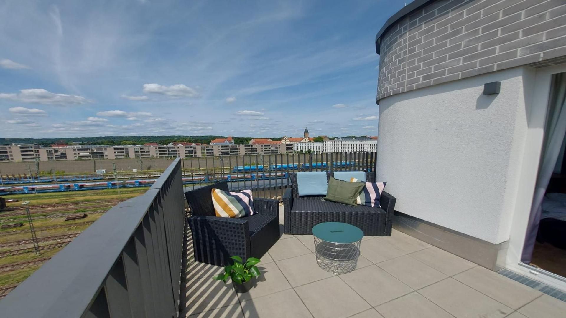 1 Queen Standard Roof Terrace