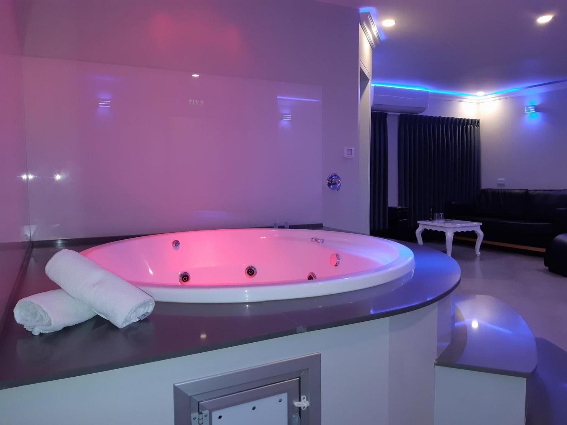 Suite with Spa Bath