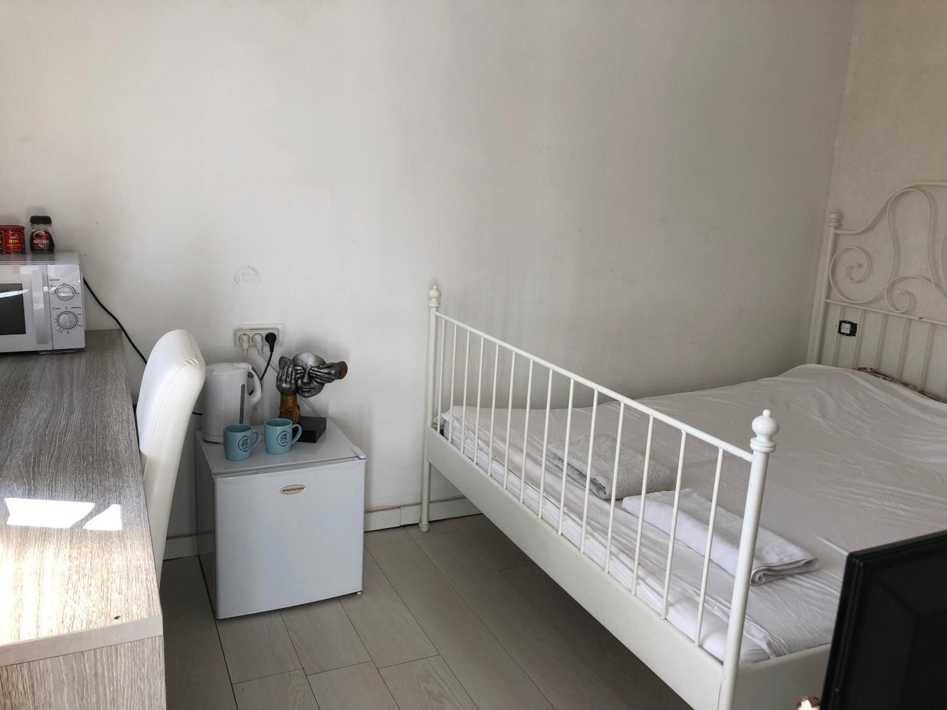 Emile zola One-Bedroom House 3