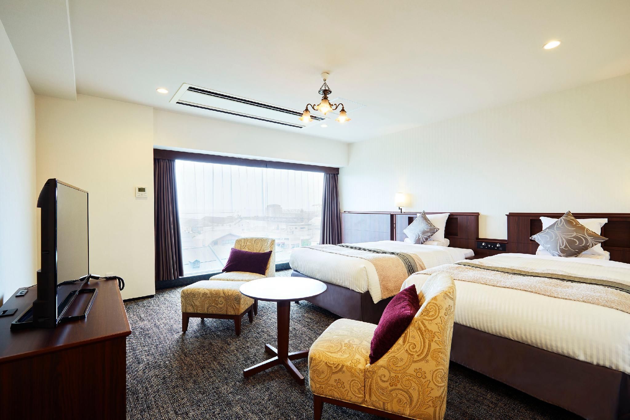 Large Twin Room C - Non-Smoking