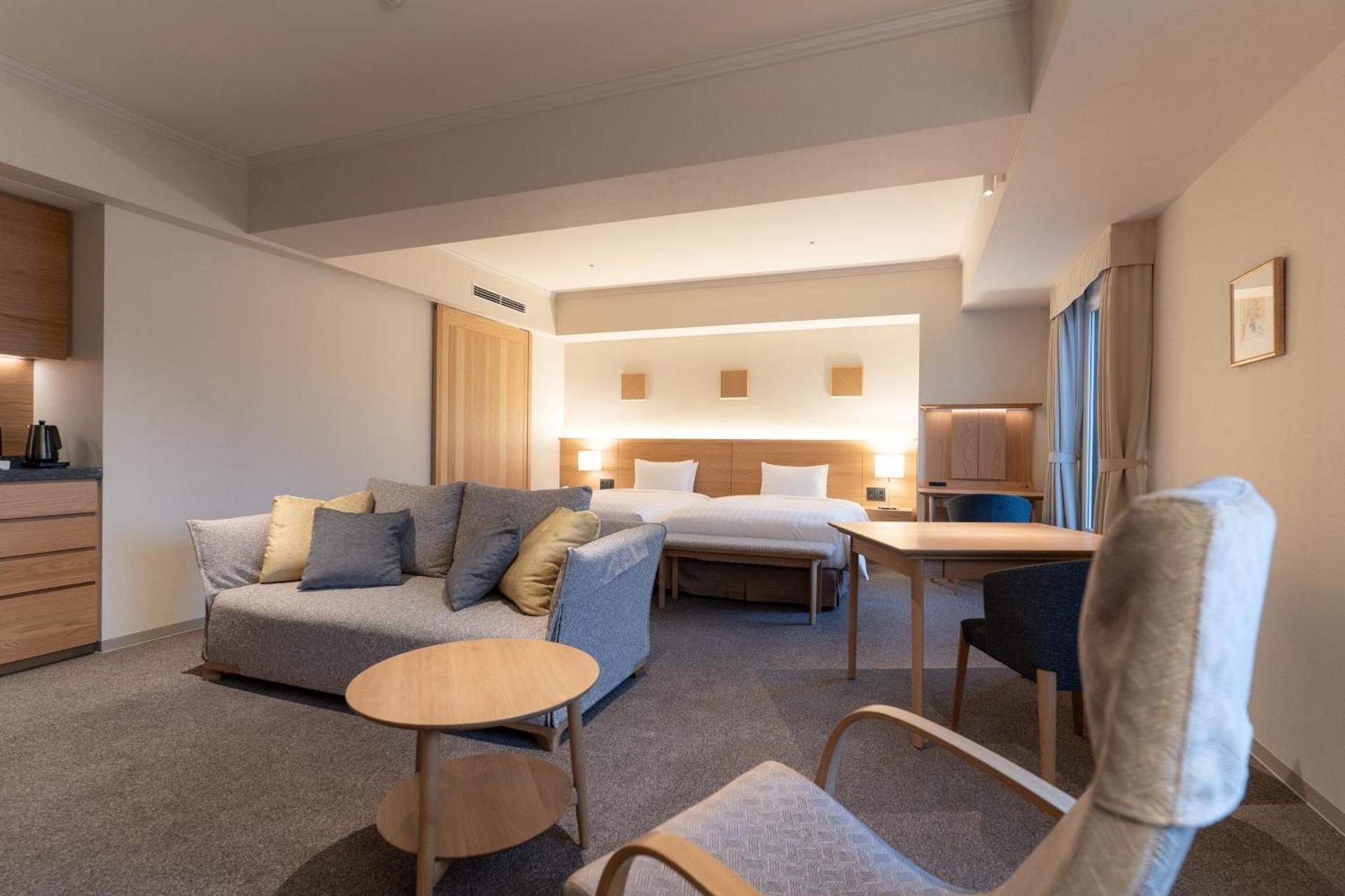 Authent Suite with Lounge Access-High Floor for 1Adult - Non-Smoking