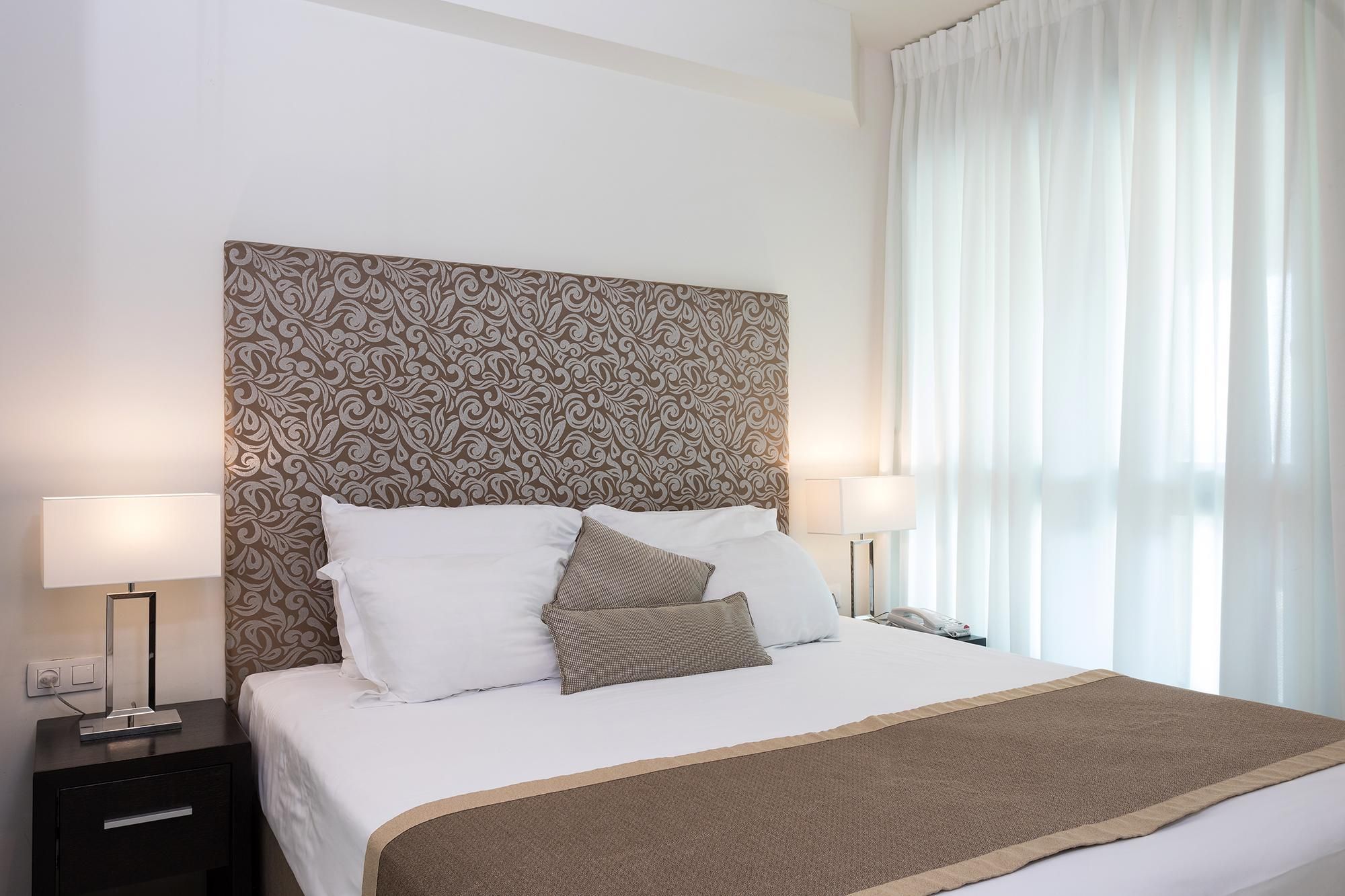 Deluxe Suite with Balcony (2 Adults + 1 Child)