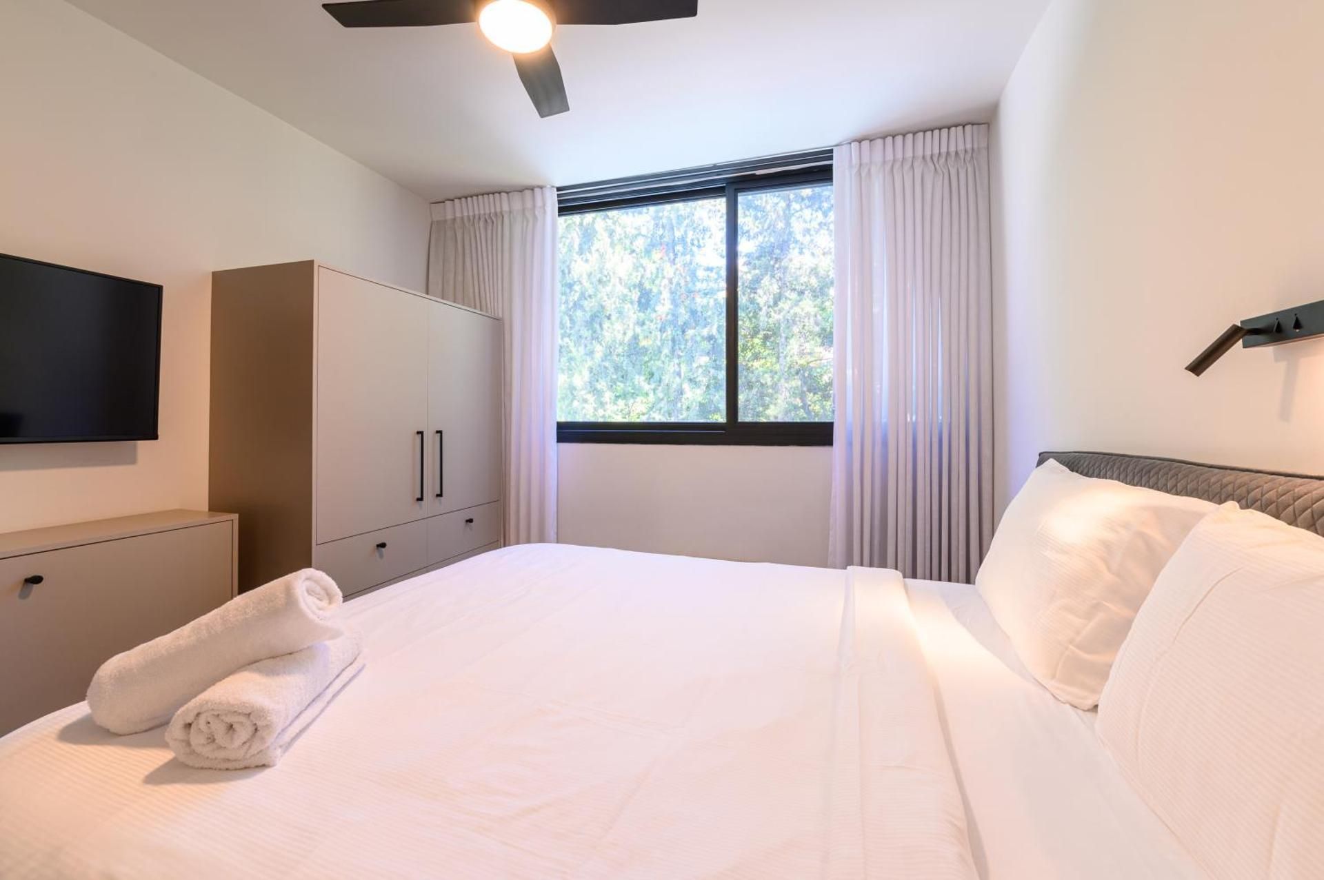 Queen Suite with Pool View