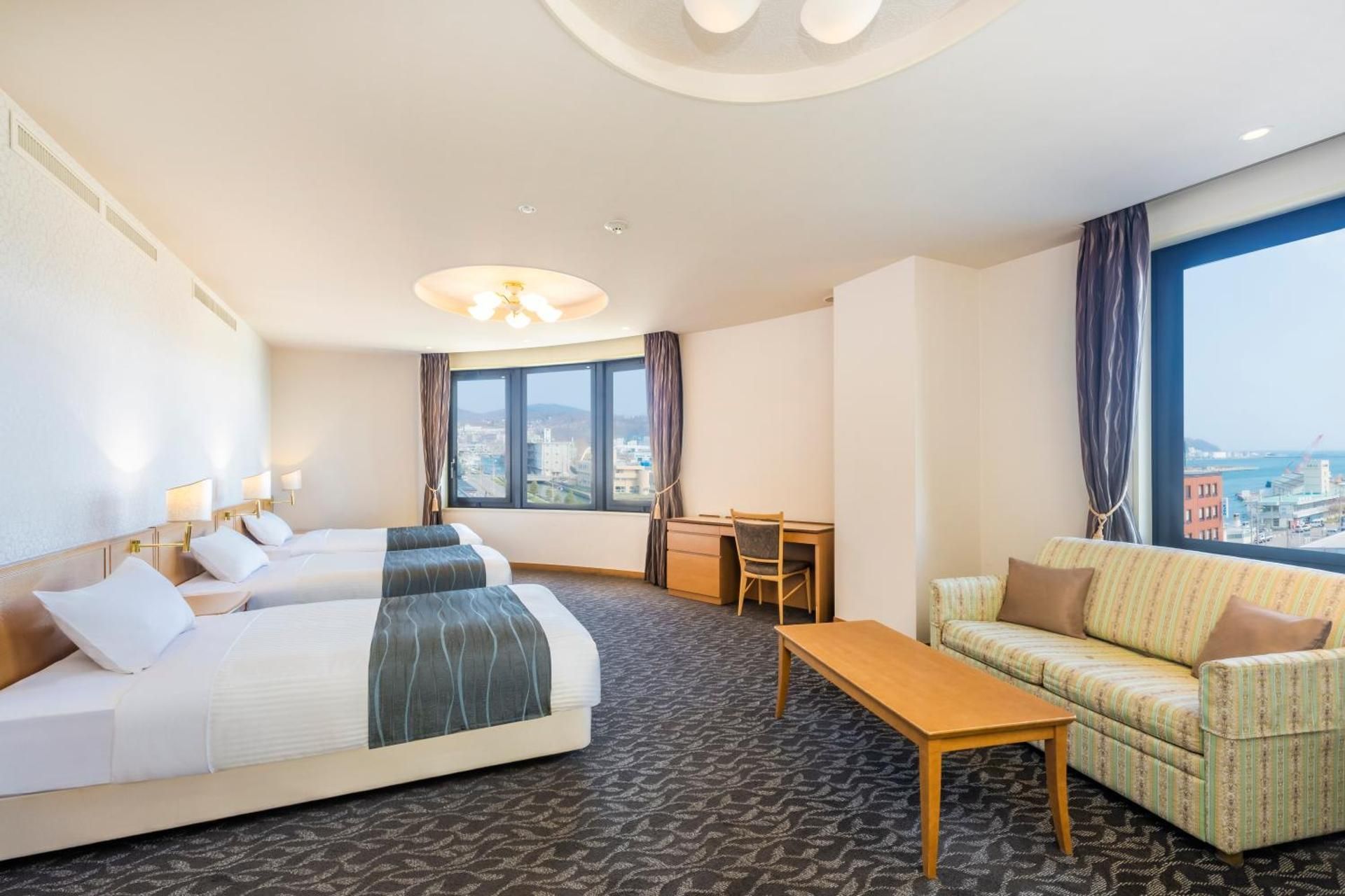 Grand Family Room for 3 People - Non-Smoking