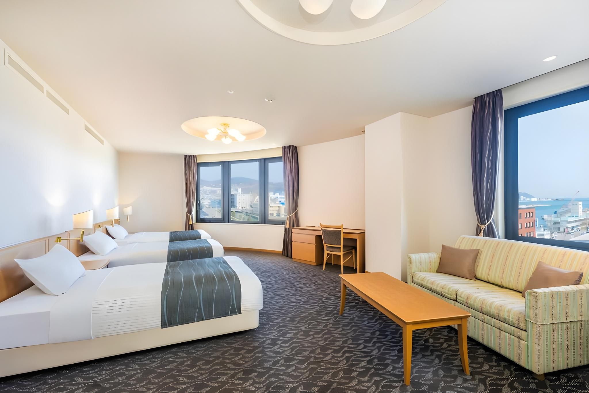 Grand Family Room for 5 People - Non-Smoking
