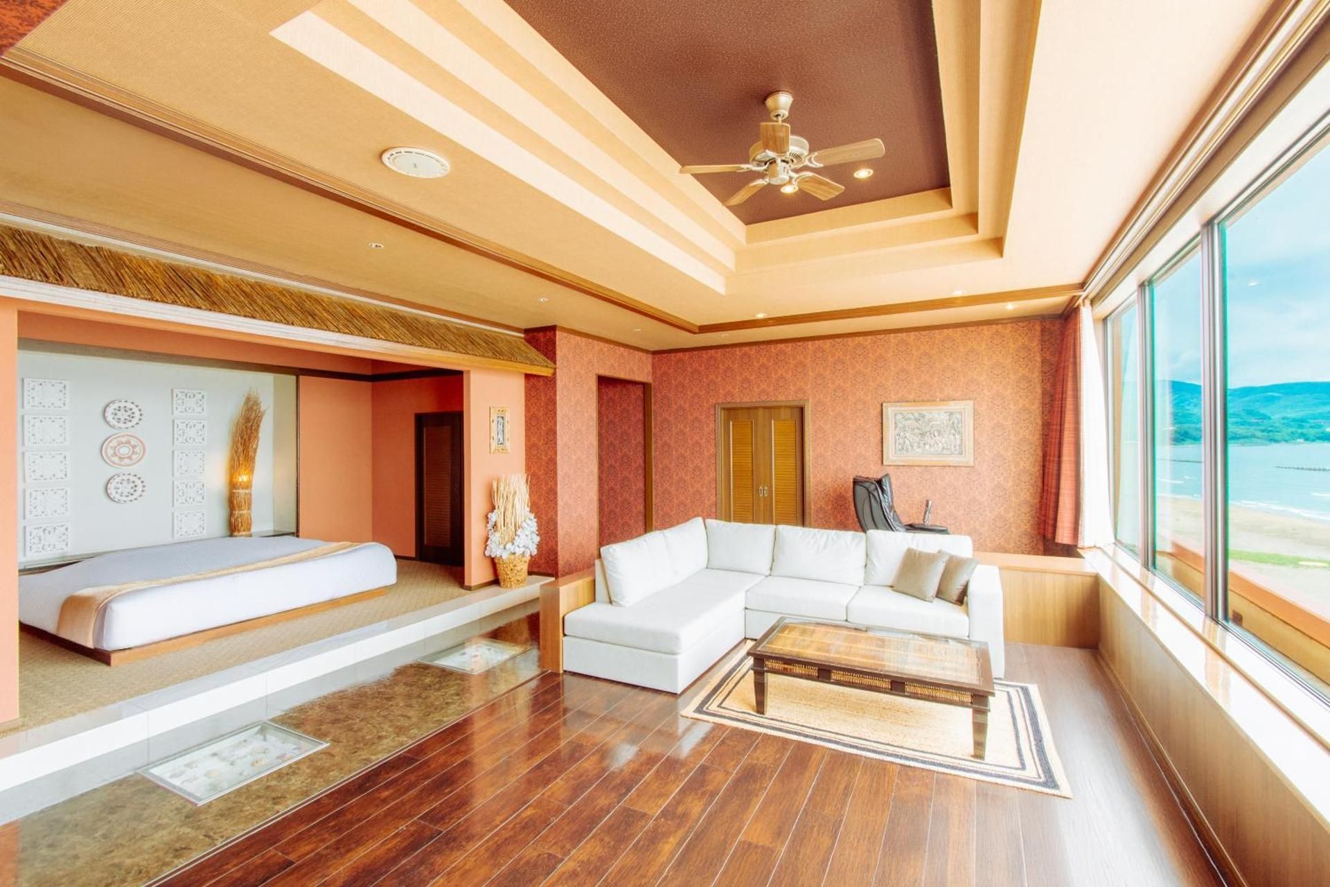 King Suite with Ocean View - Smoking