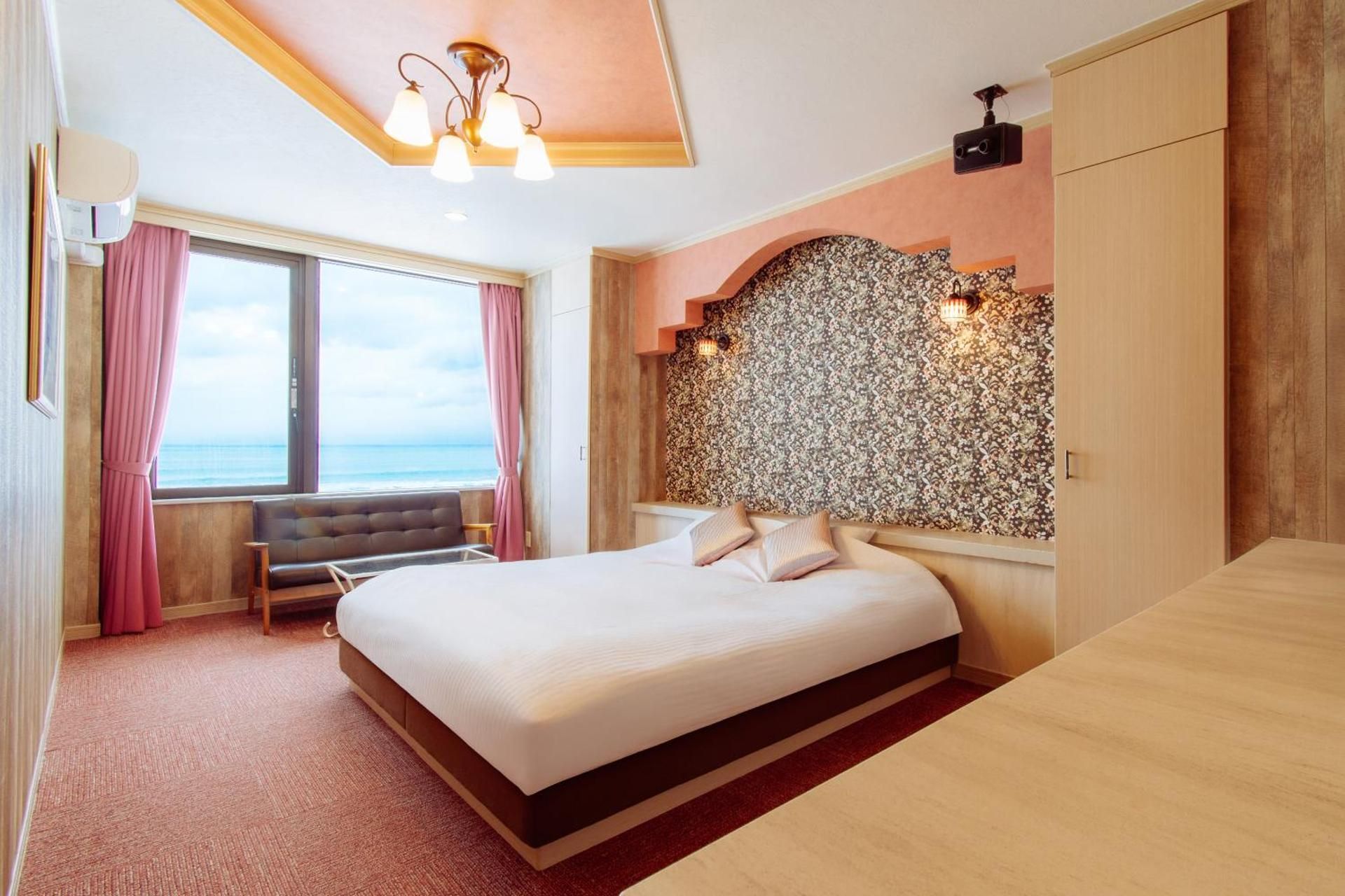 Small Double Room - Smoking