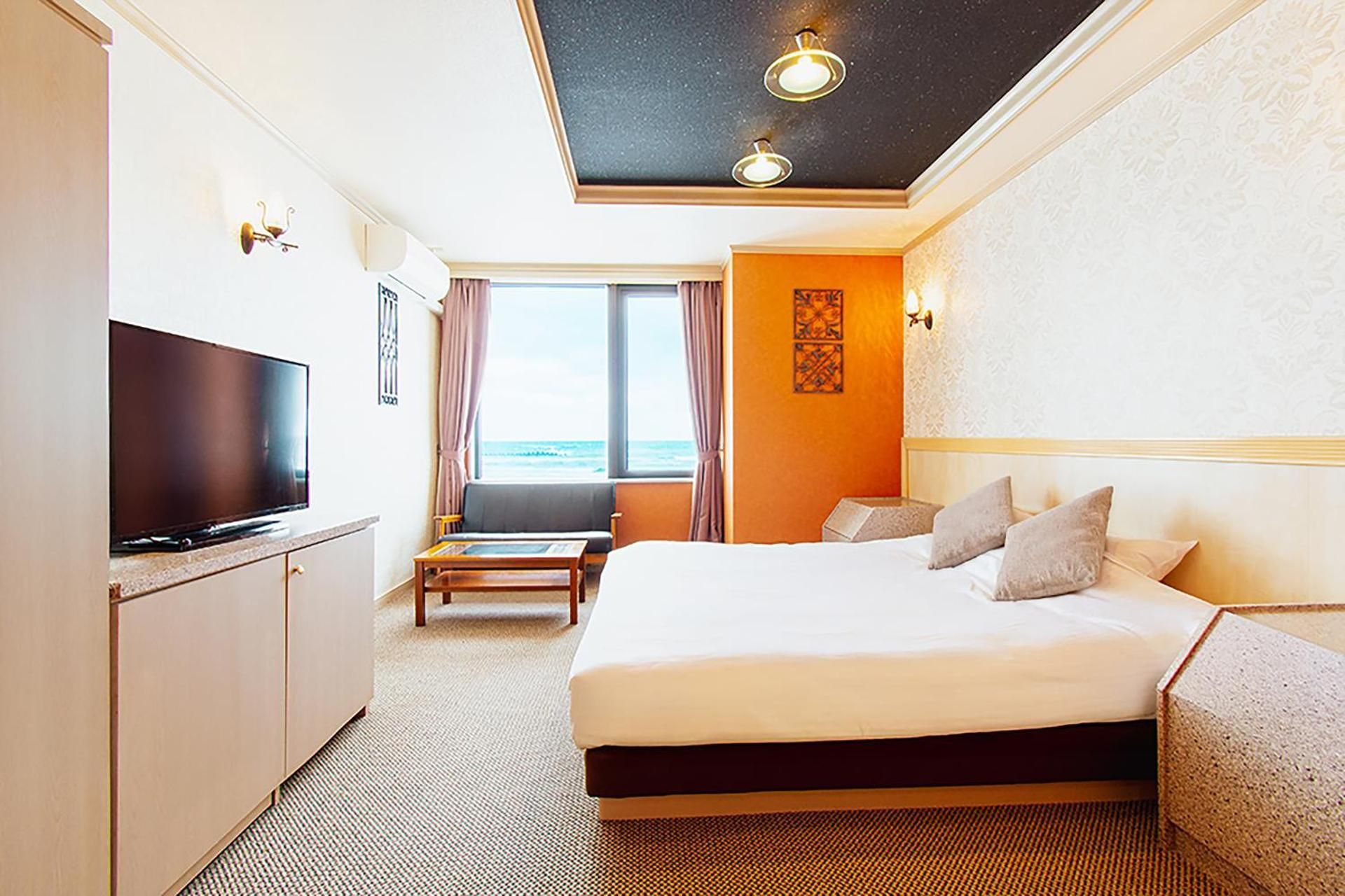 Small Double Room - Smoking
