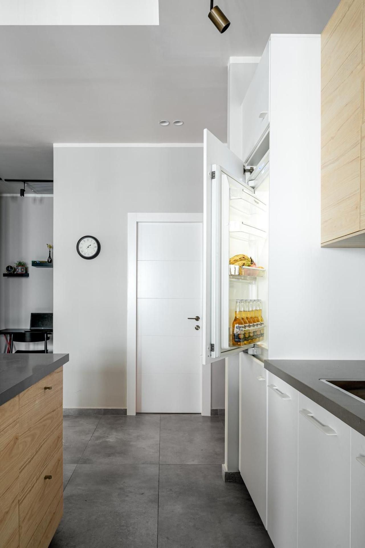 2-Bedroom Apartment with Sea View (Hayarkon 52)