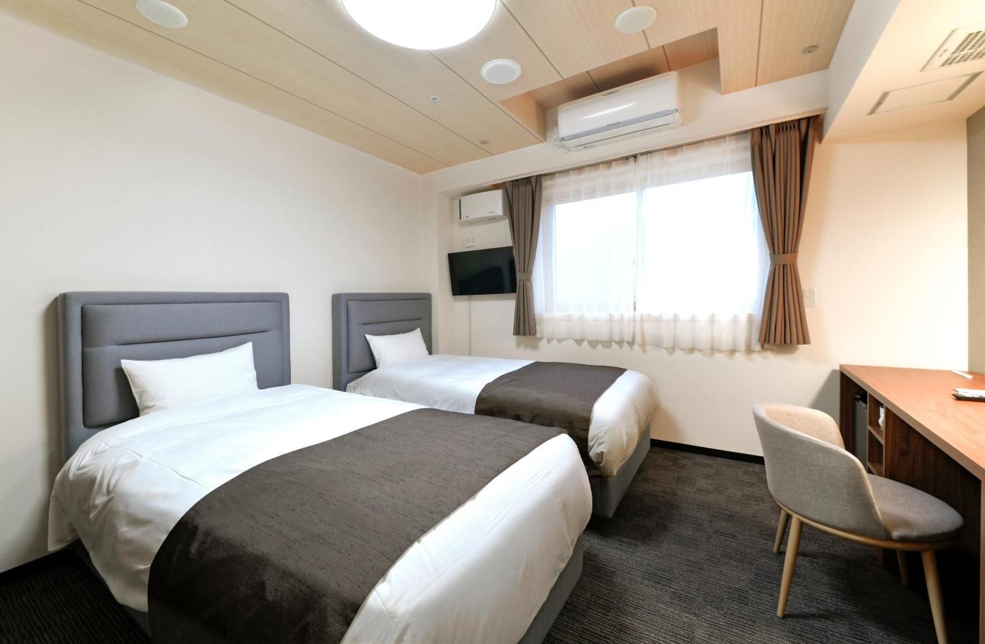 Compact Twin Room