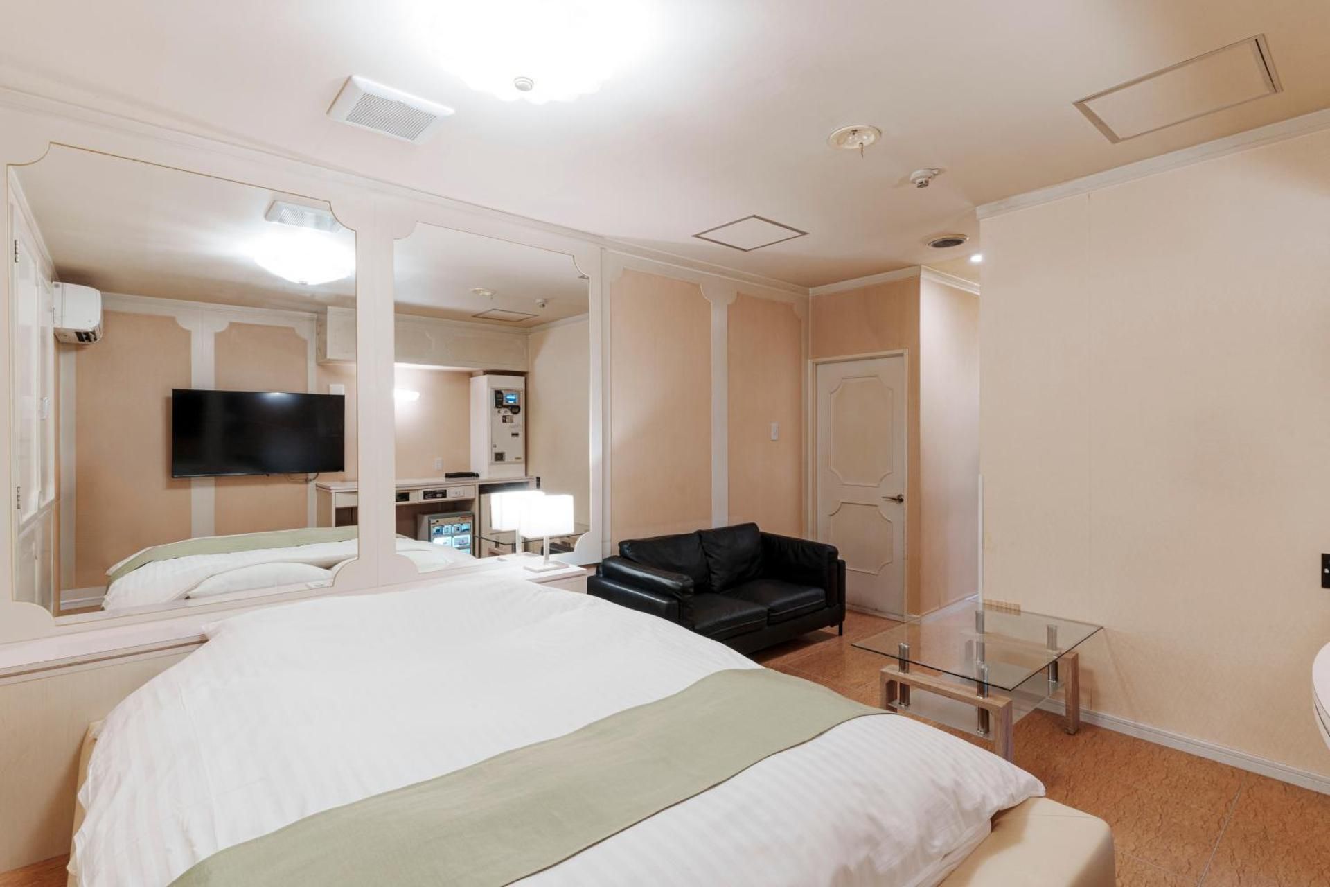 Queen Room with Spa Bath
