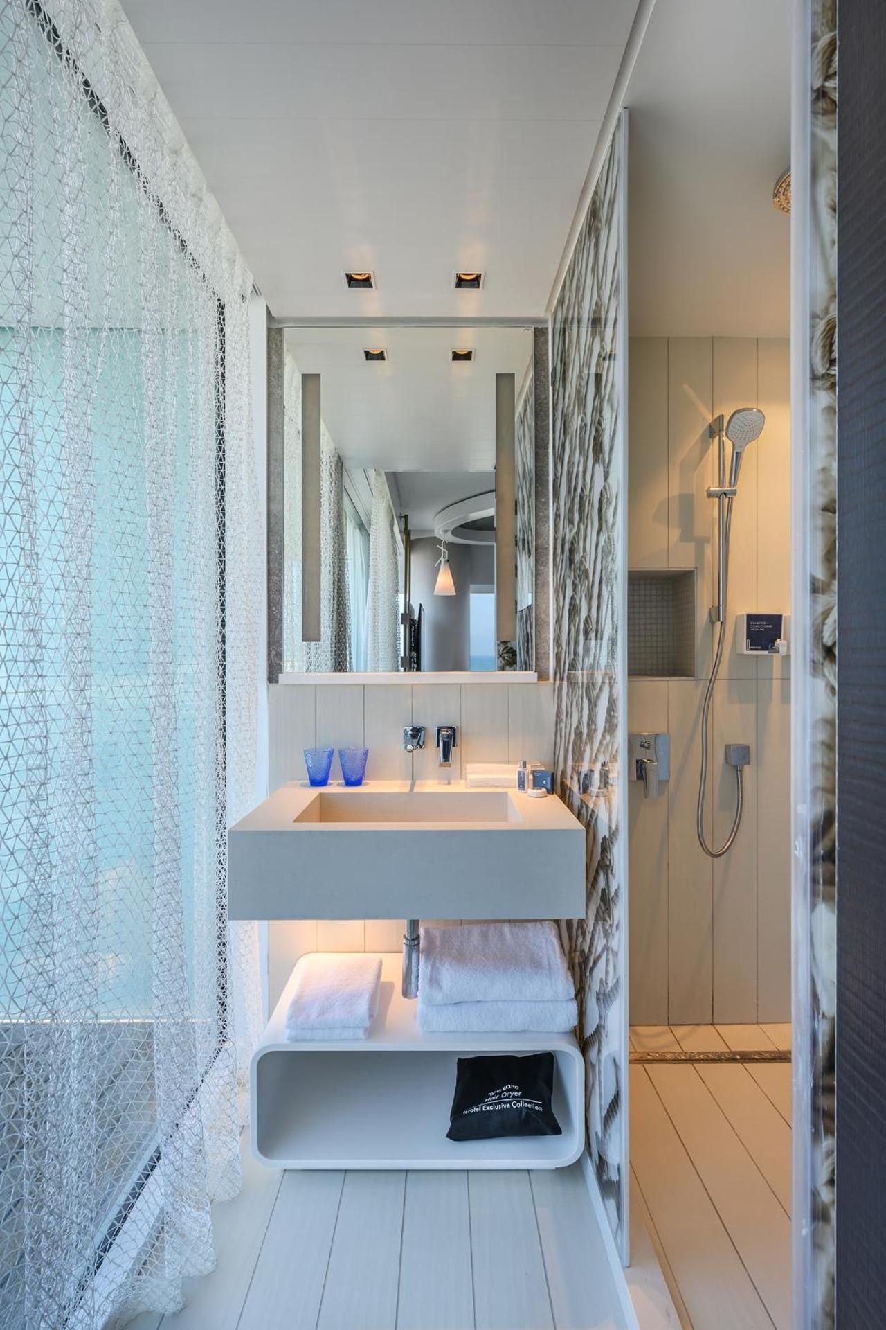 Port Deluxe Room with Balcony