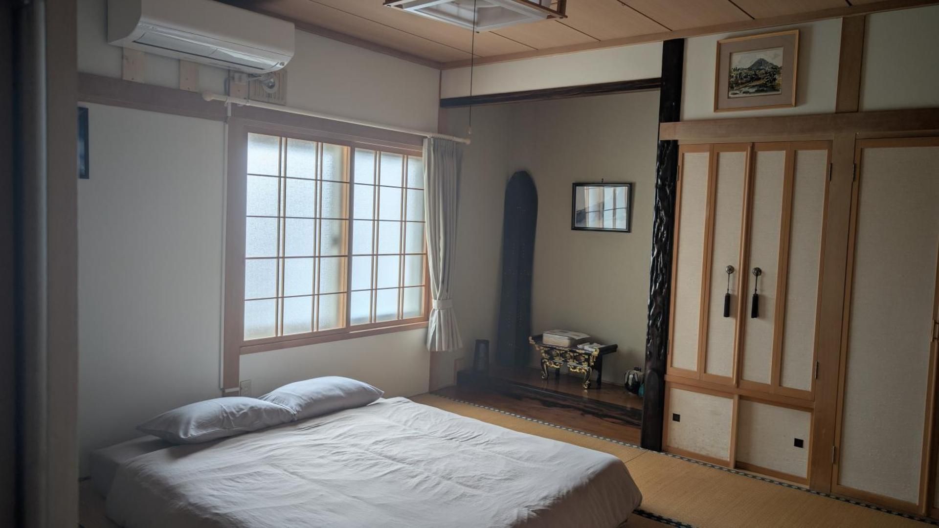 Basic Triple Room with Shared Bathroom
