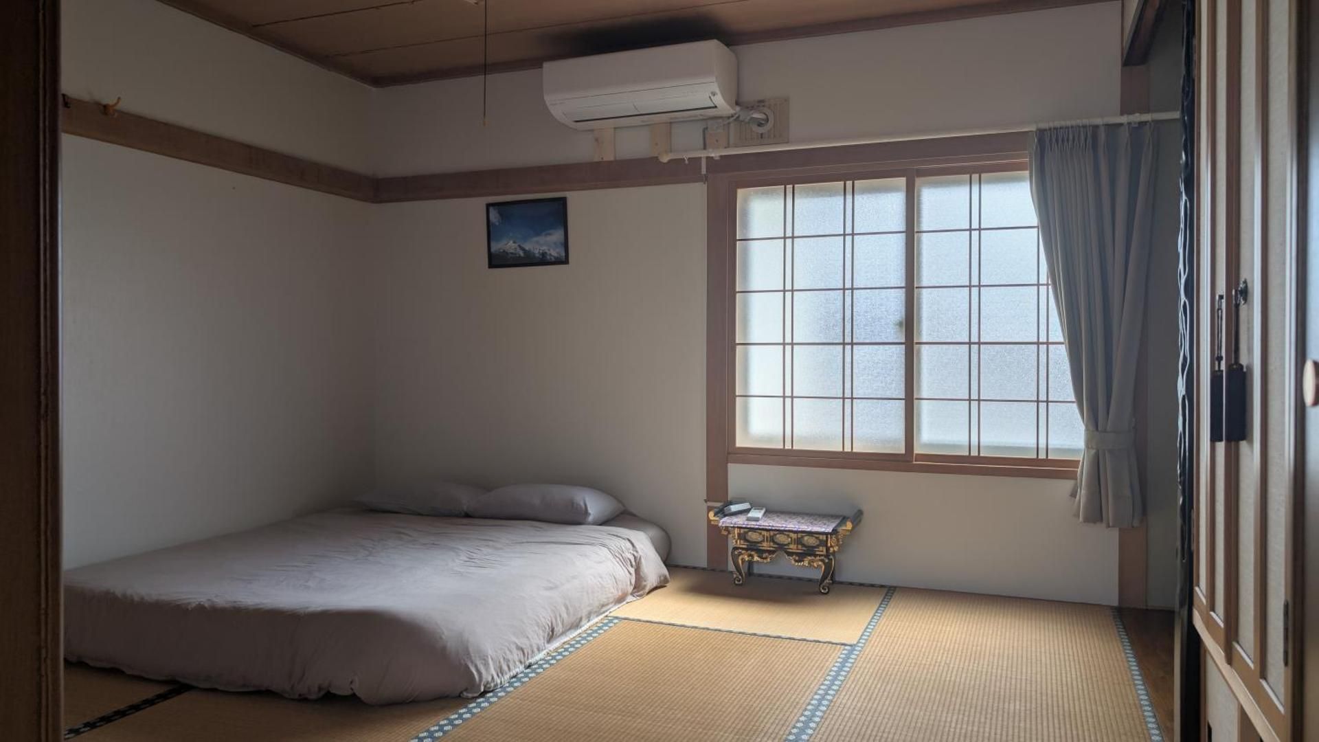 Basic Triple Room with Shared Bathroom