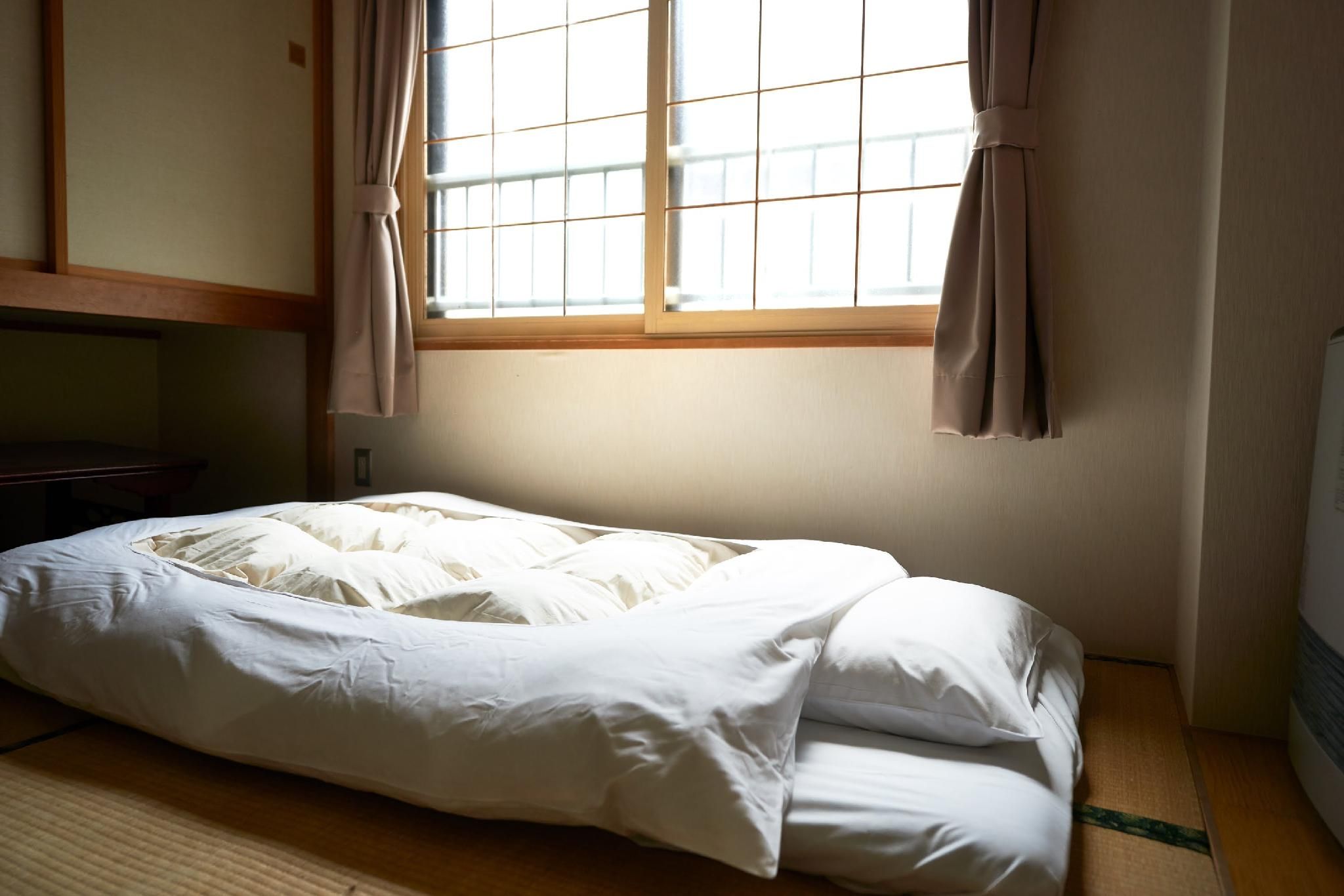 Japanese Style Room with Shared Bathroom and Toilet 1