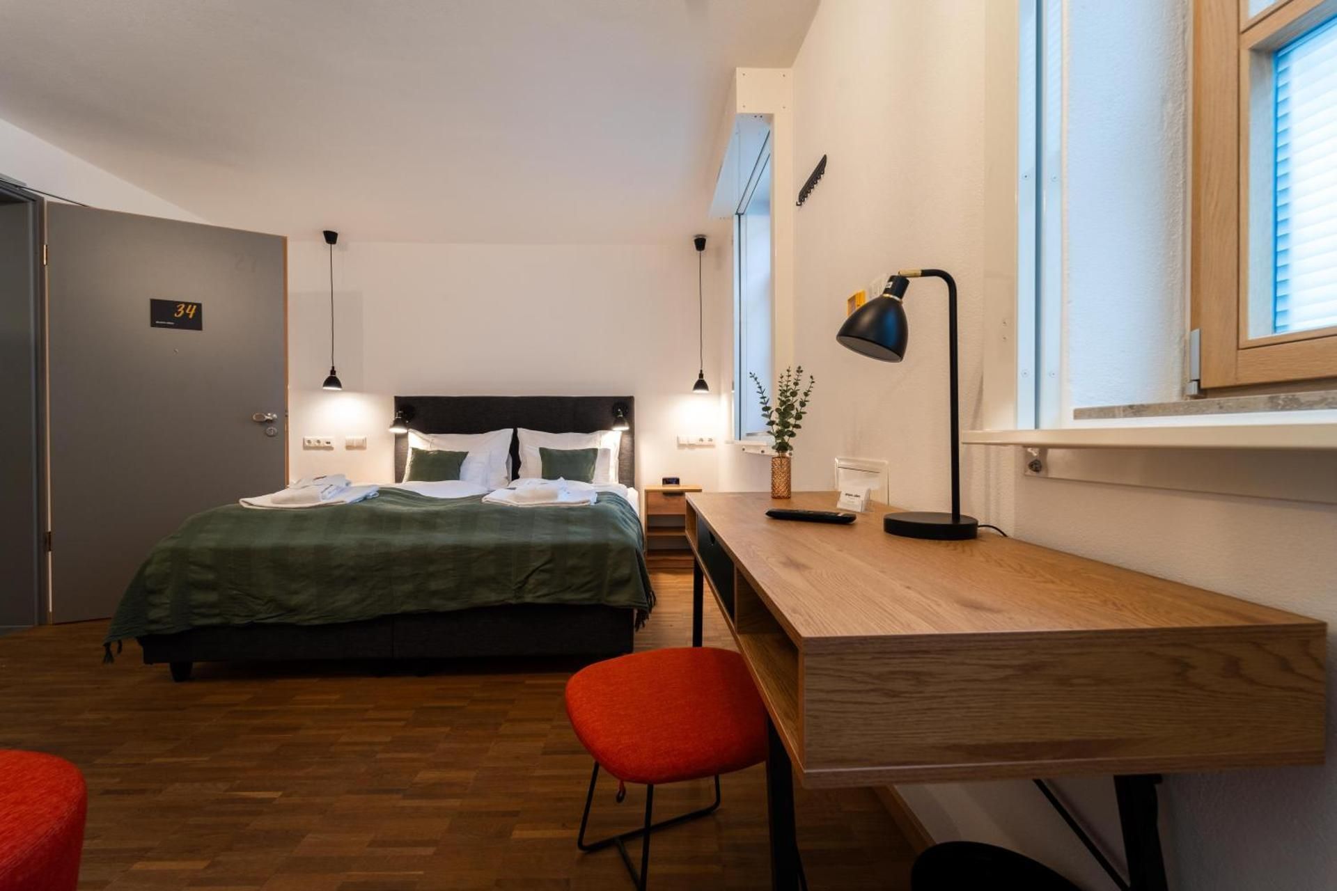 King Room with Roll-In Shower - Disability Access
