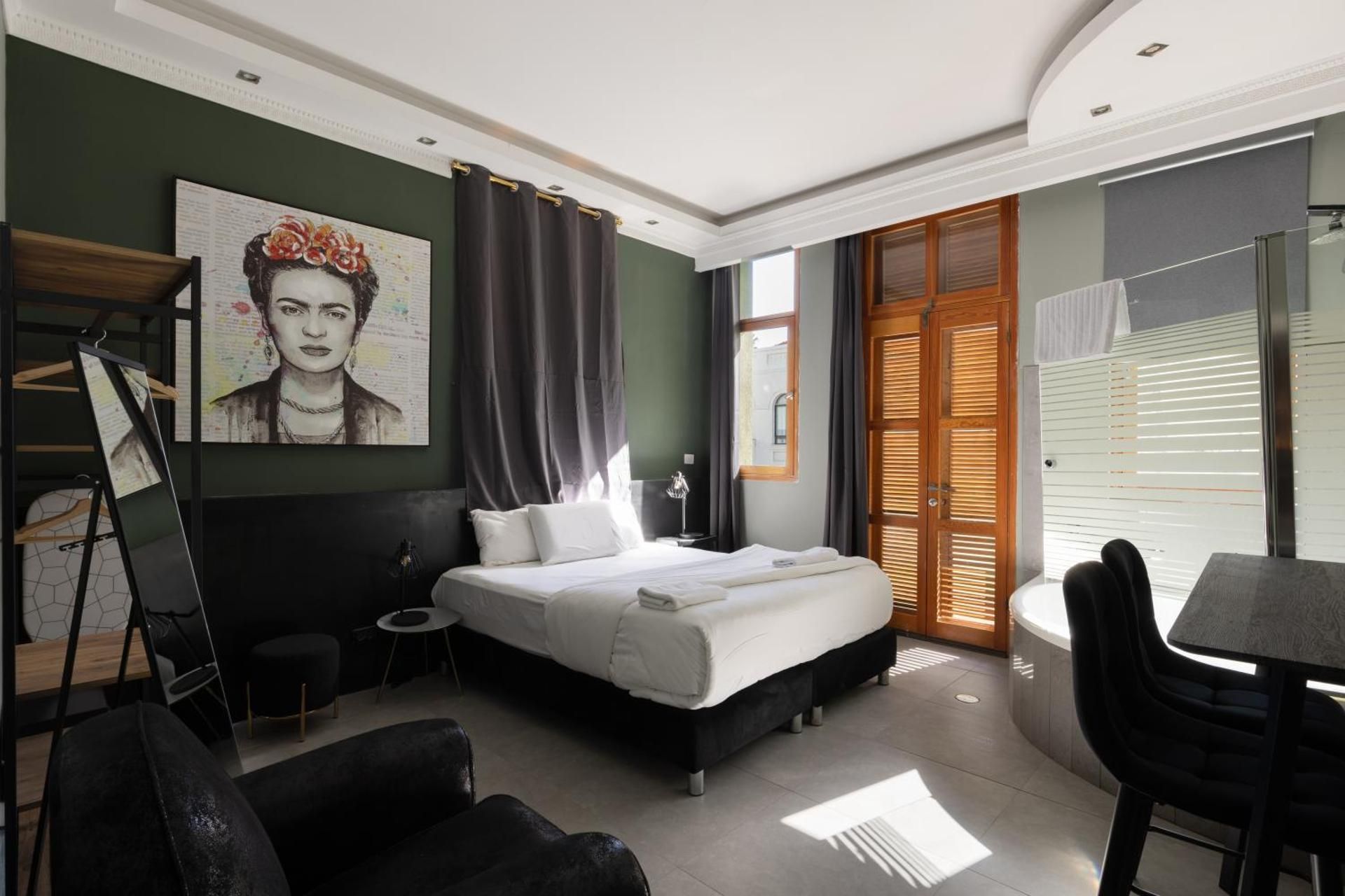 One-Bedroom Apartment (3 Adults)