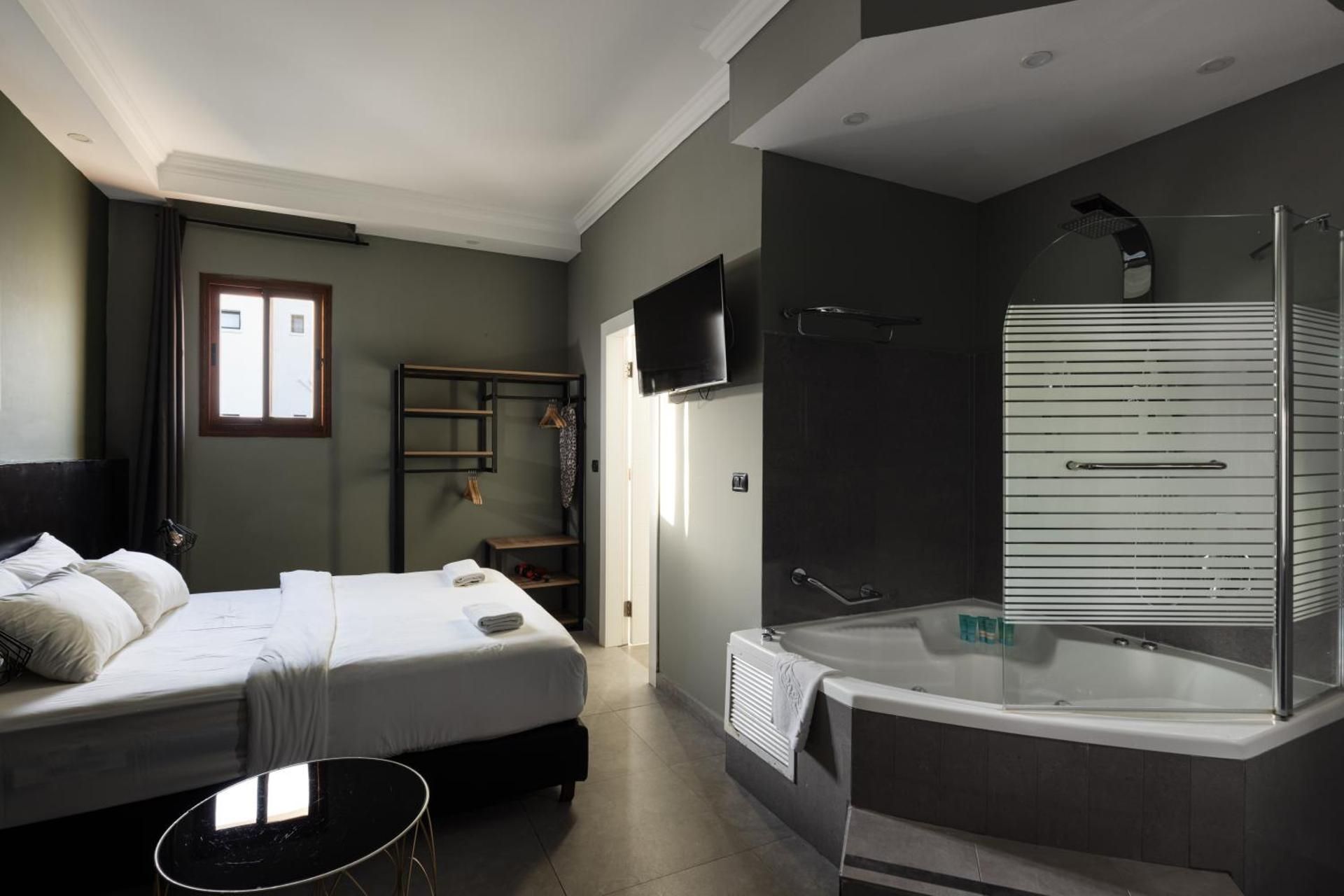 Superior Studio with Hot Tub
