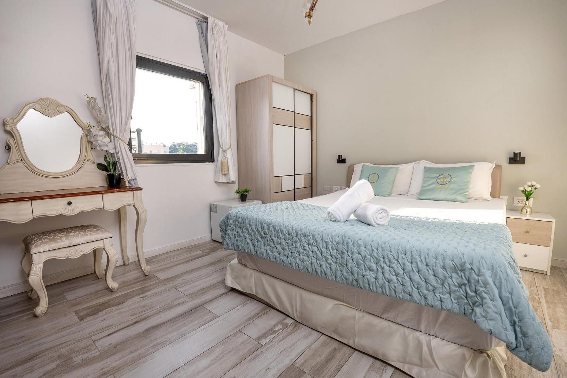 פנטהאוז ו2 דירות אירוח מהממות ומעוצבות בתל אביב One-Bedroom Apartment with Balcony