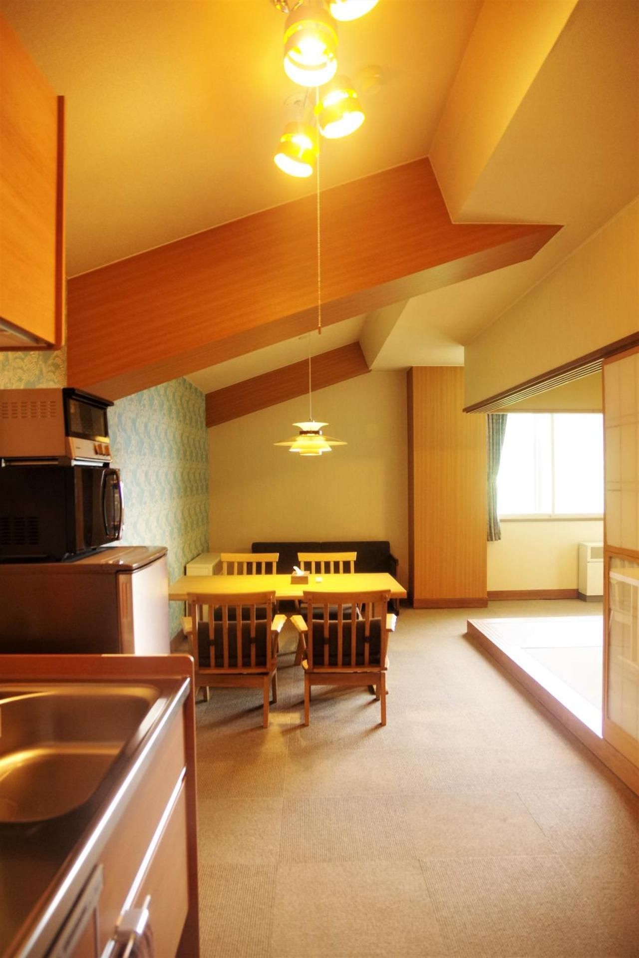 Mountain View Japanese-Style Studio Room with Full-size Kitchen and Lounge