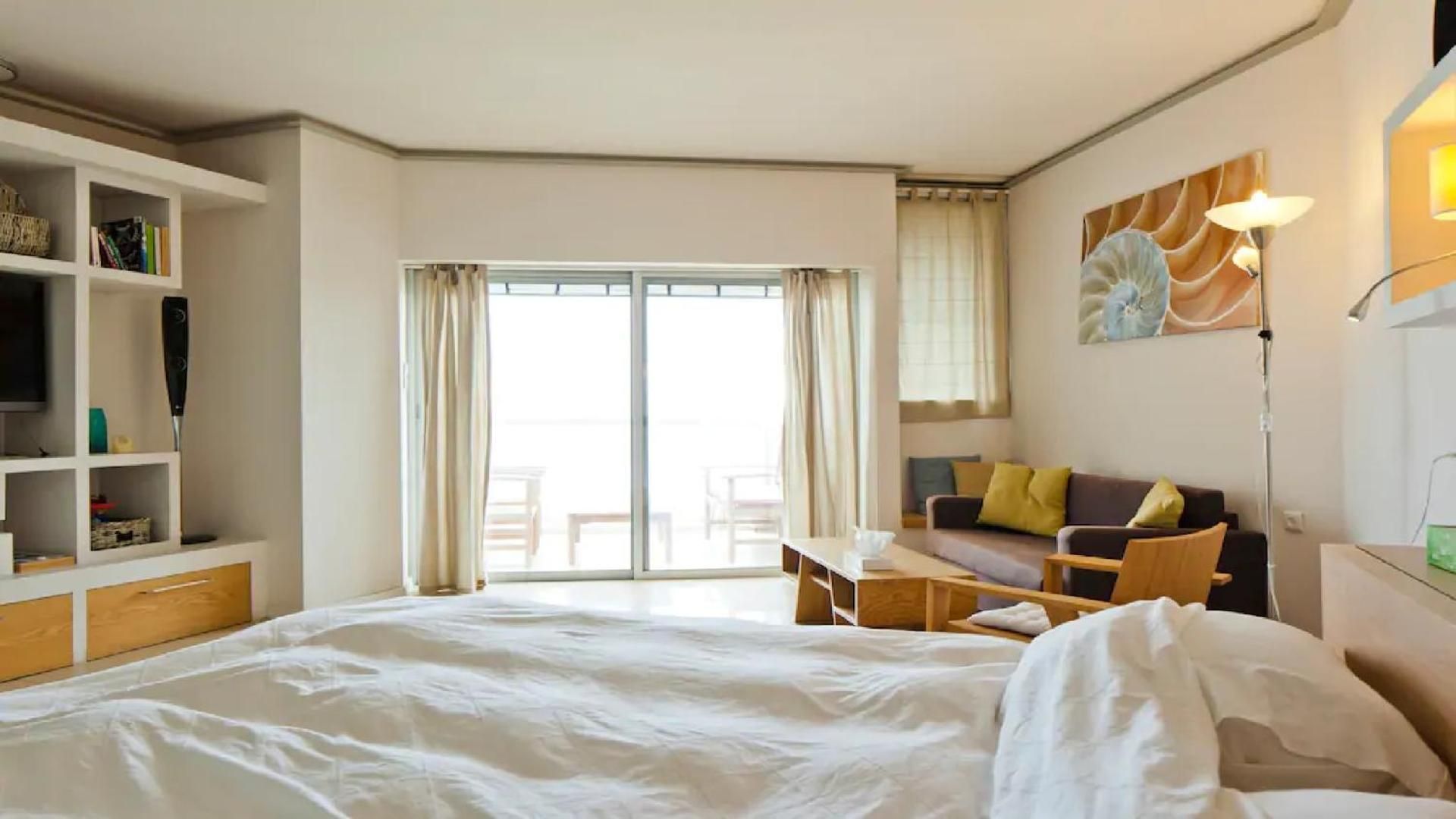 Studio Apartment with Sea View