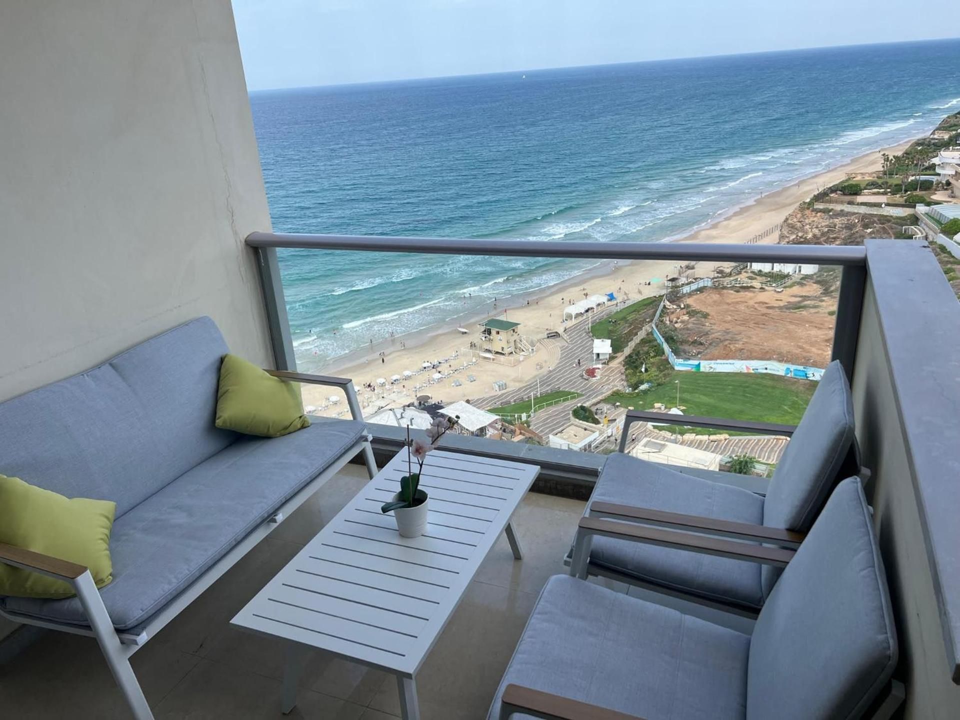 Studio Apartment with Sea View