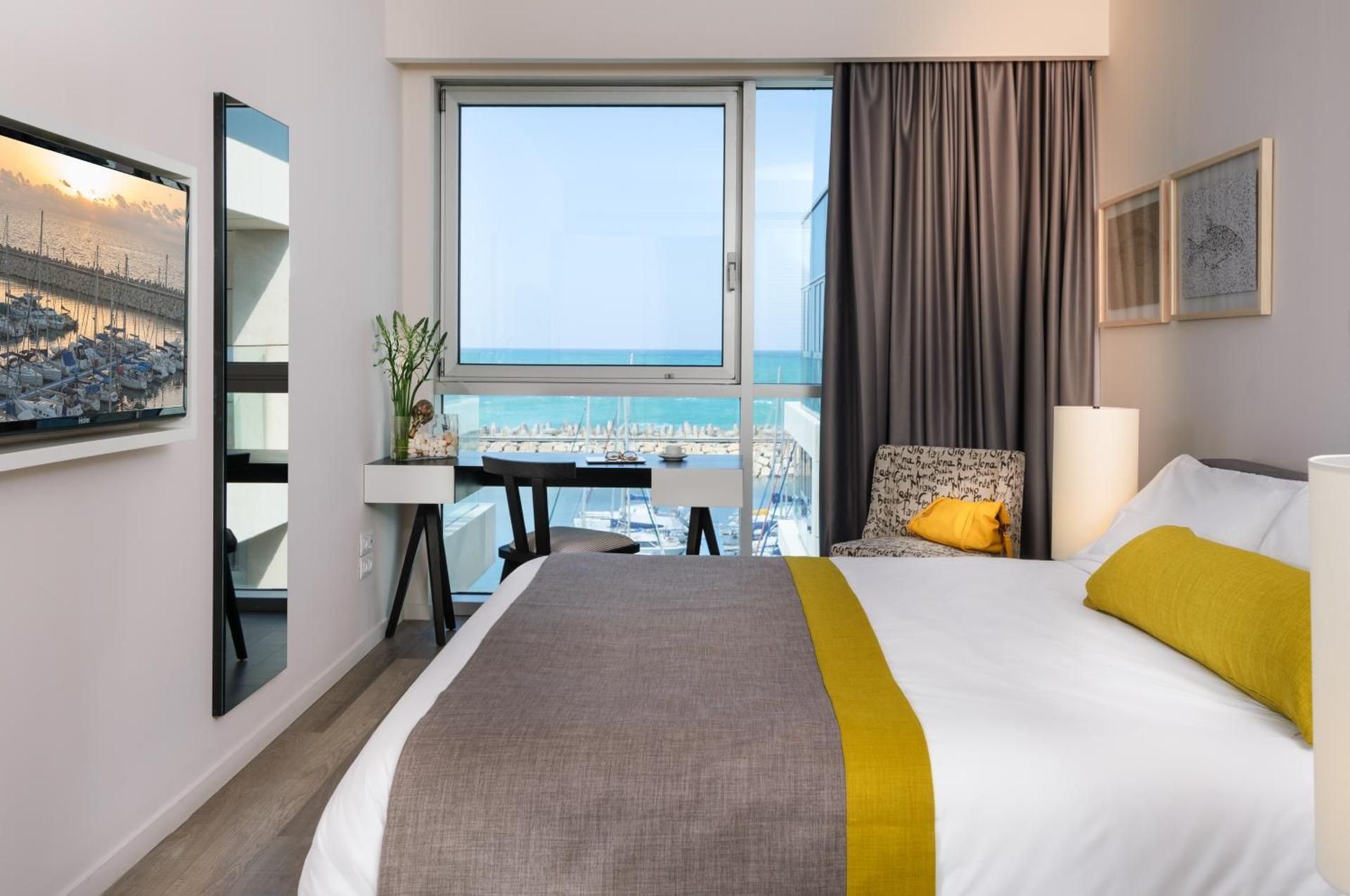 Executive Suite with Marina View and Balcony