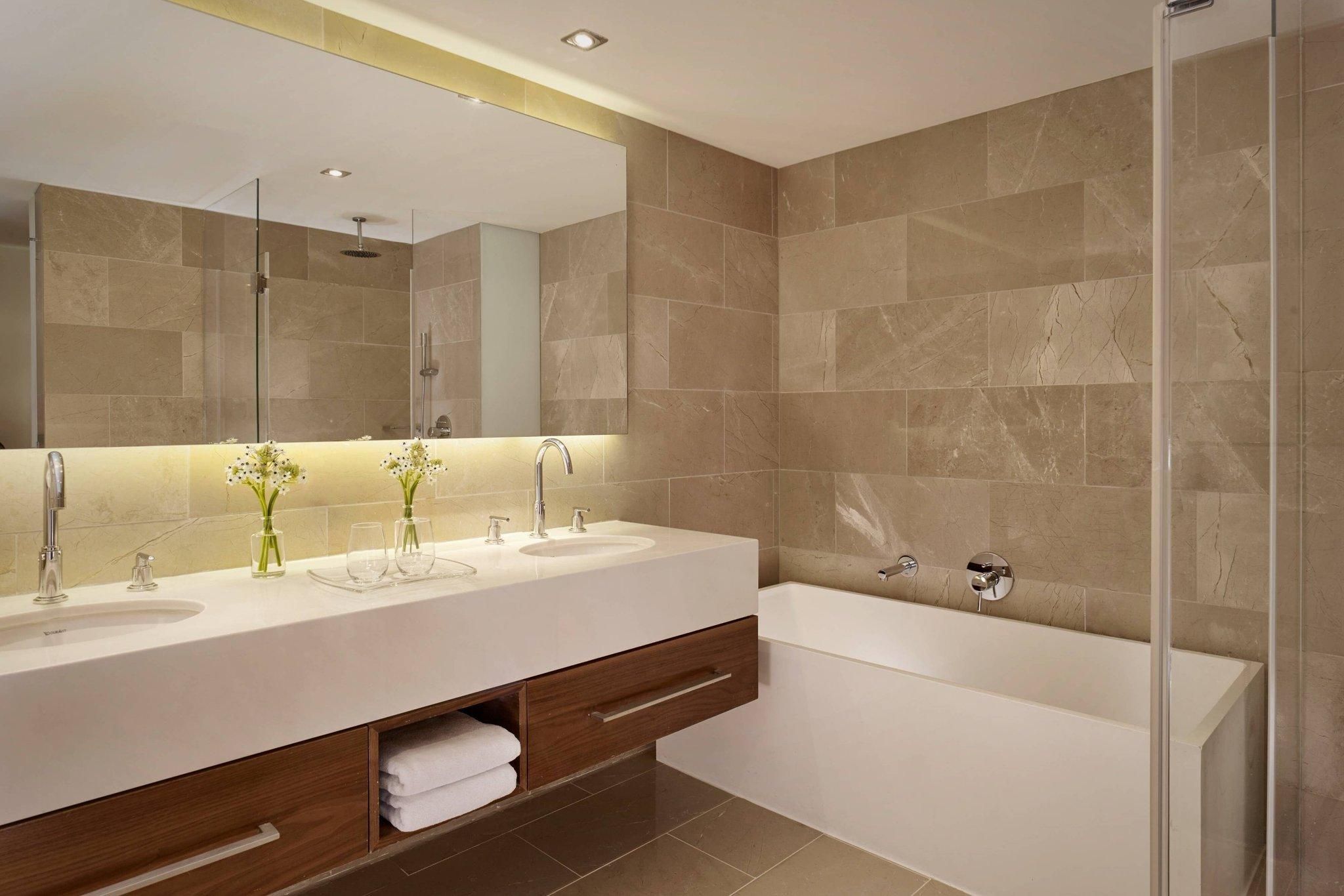 Family suite, 1 Bedroom Executive Suite, 1 King, Partial sea view, Corner room, Balcony