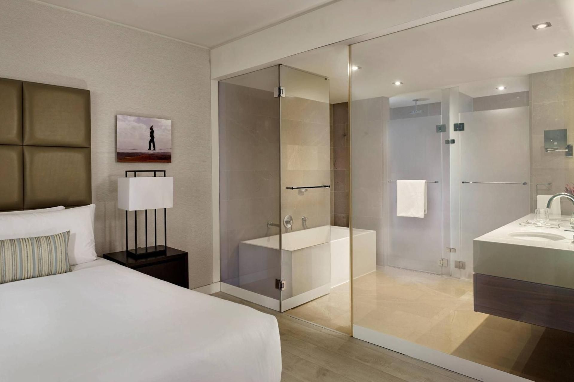 Two Bedroom Suite, Sea view, 1 King and Queen, Balcony
