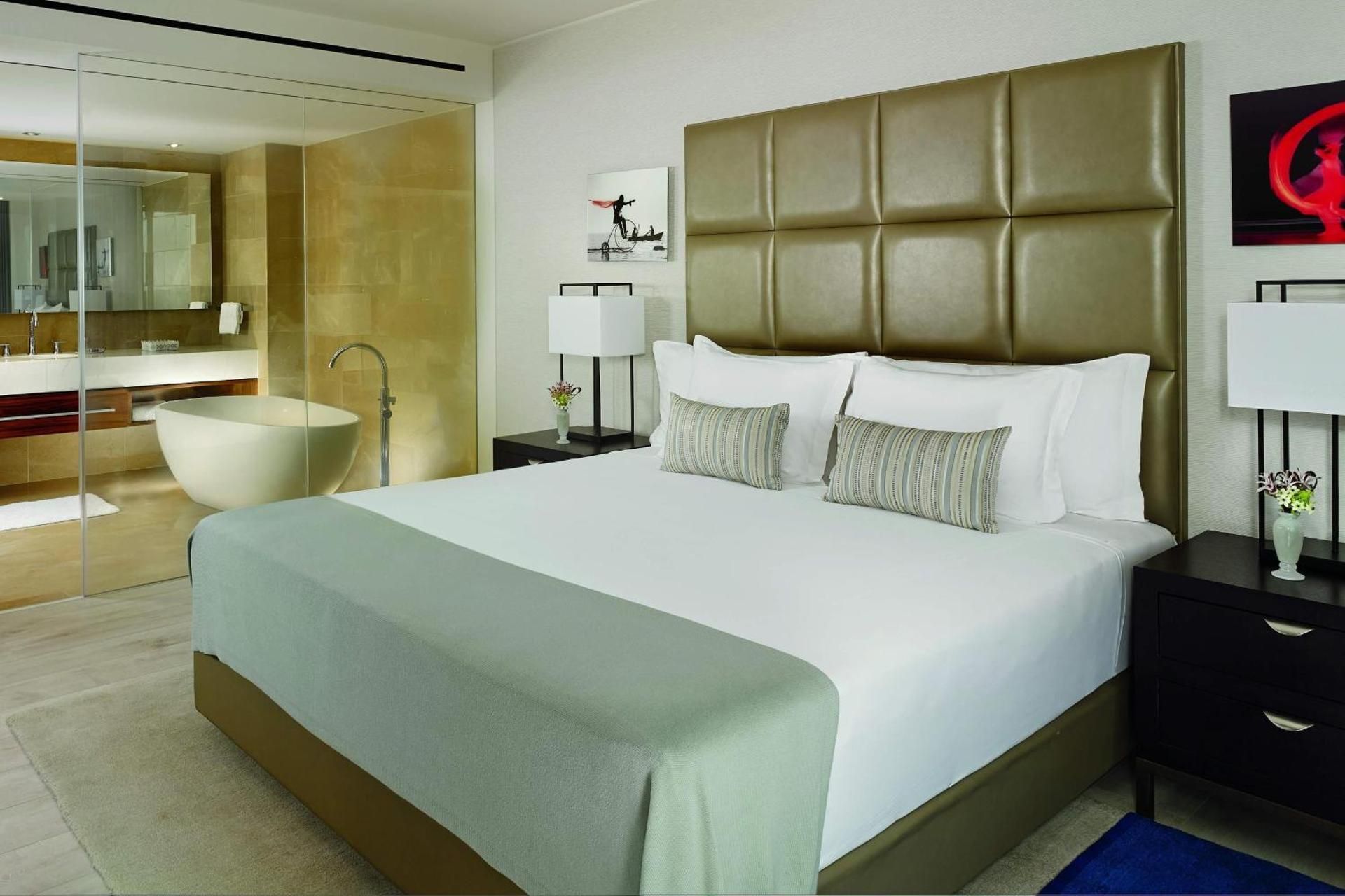 Studio Suite, Studio, 1 Queen, Sea view, Corner room, Balcony