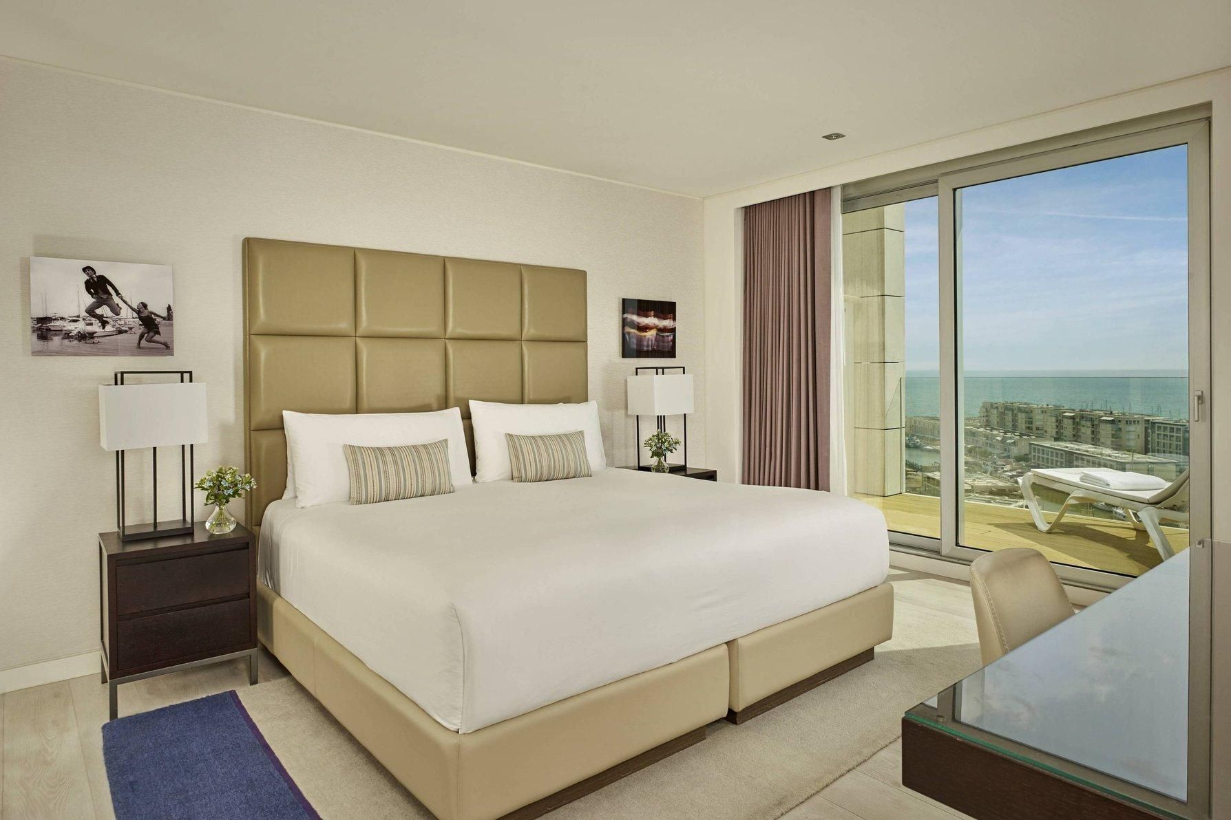 One Bedroom Suite, 1 Bedroom Suite, 1 King, Sea view, Balcony