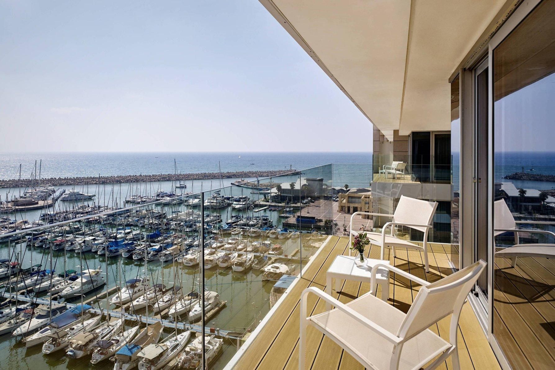 Family suite, 1 Bedroom Executive Suite, 1 King, Partial sea view, Corner room, Balcony