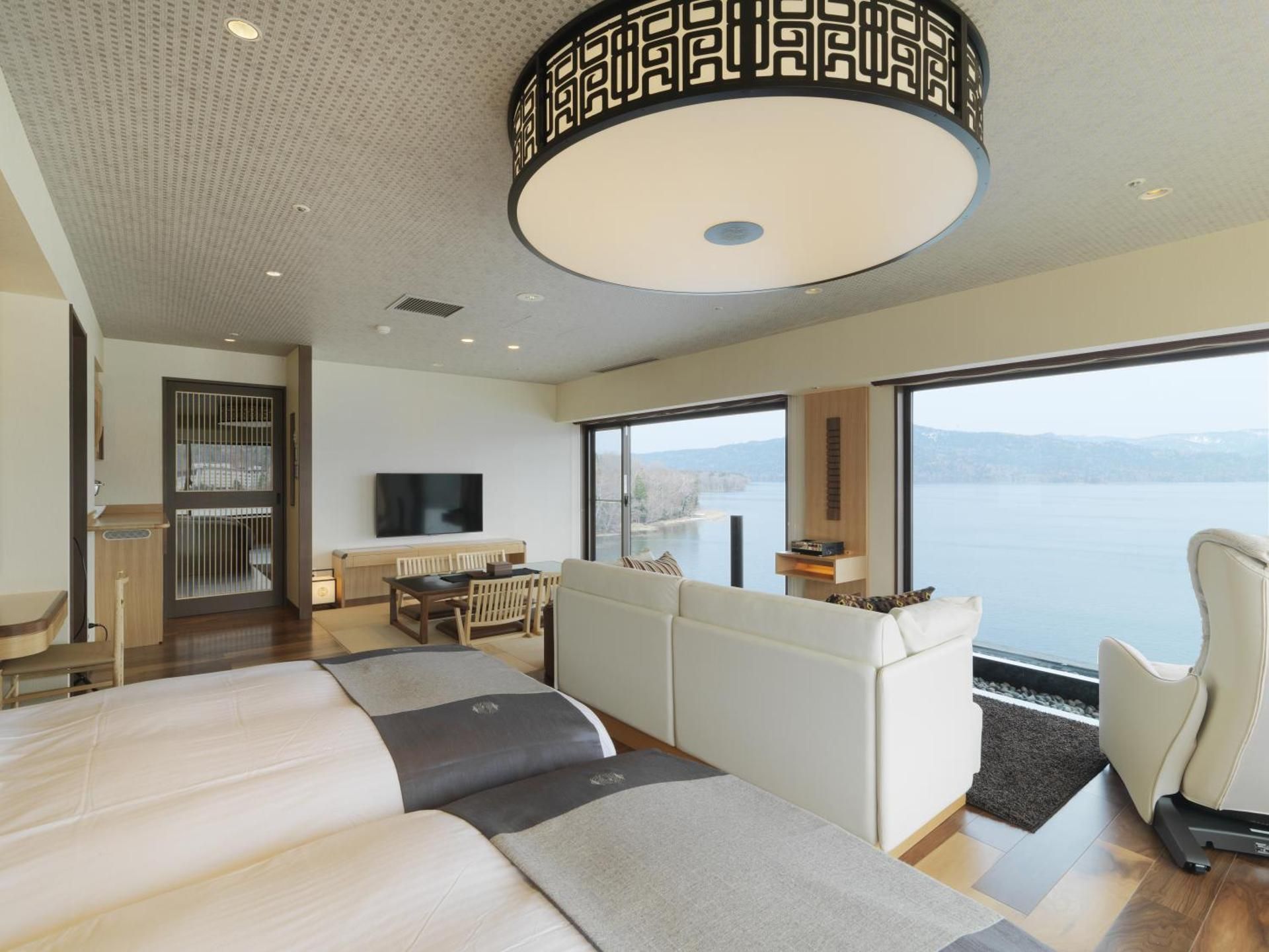 Panoramic View Corner Suite with Hot Spring, Lake View - Non-Smoking - Buffet Breakfast + Buffet Dinner Included