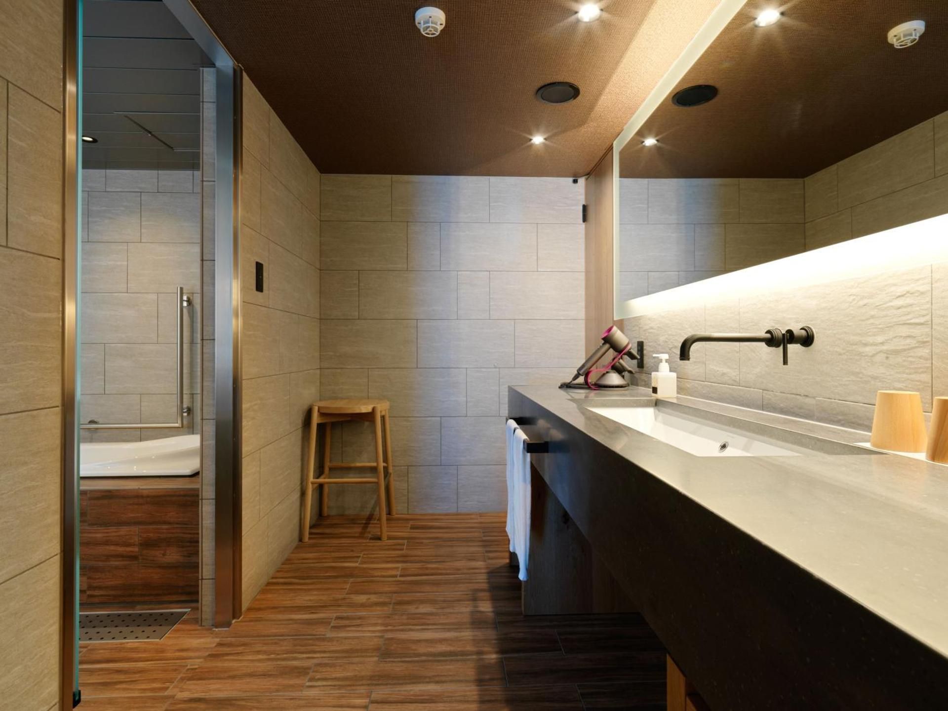 Deluxe Room with Tatami Area-Lake View-Wings BLD - Non-Smoking - Buffet Breakfast + Buffet Dinner Included