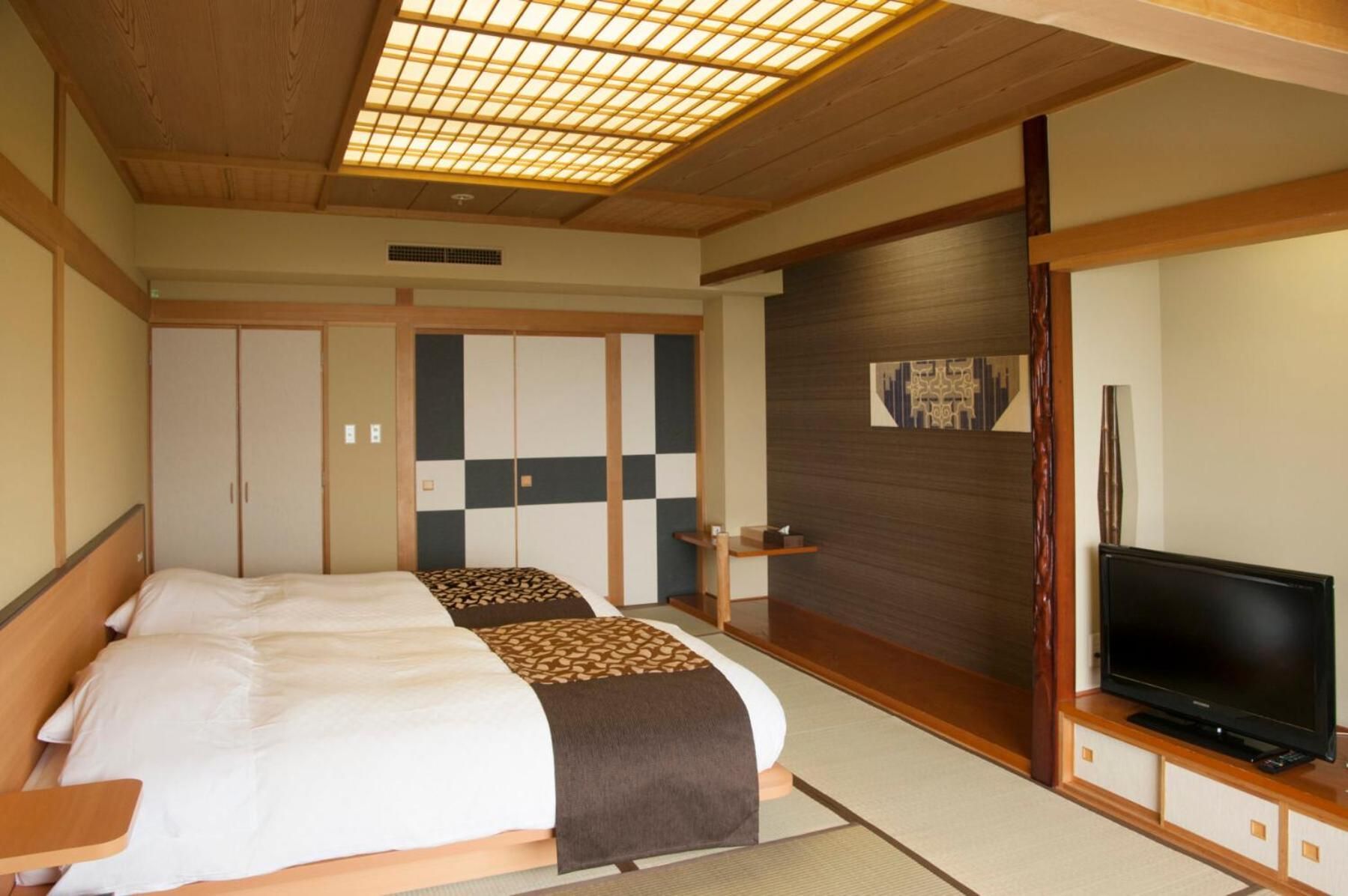 Japanese-Style Twin Room -Lake View-Wings BLD - Non-Smoking - Buffet Breakfast + Buffet Dinner Included