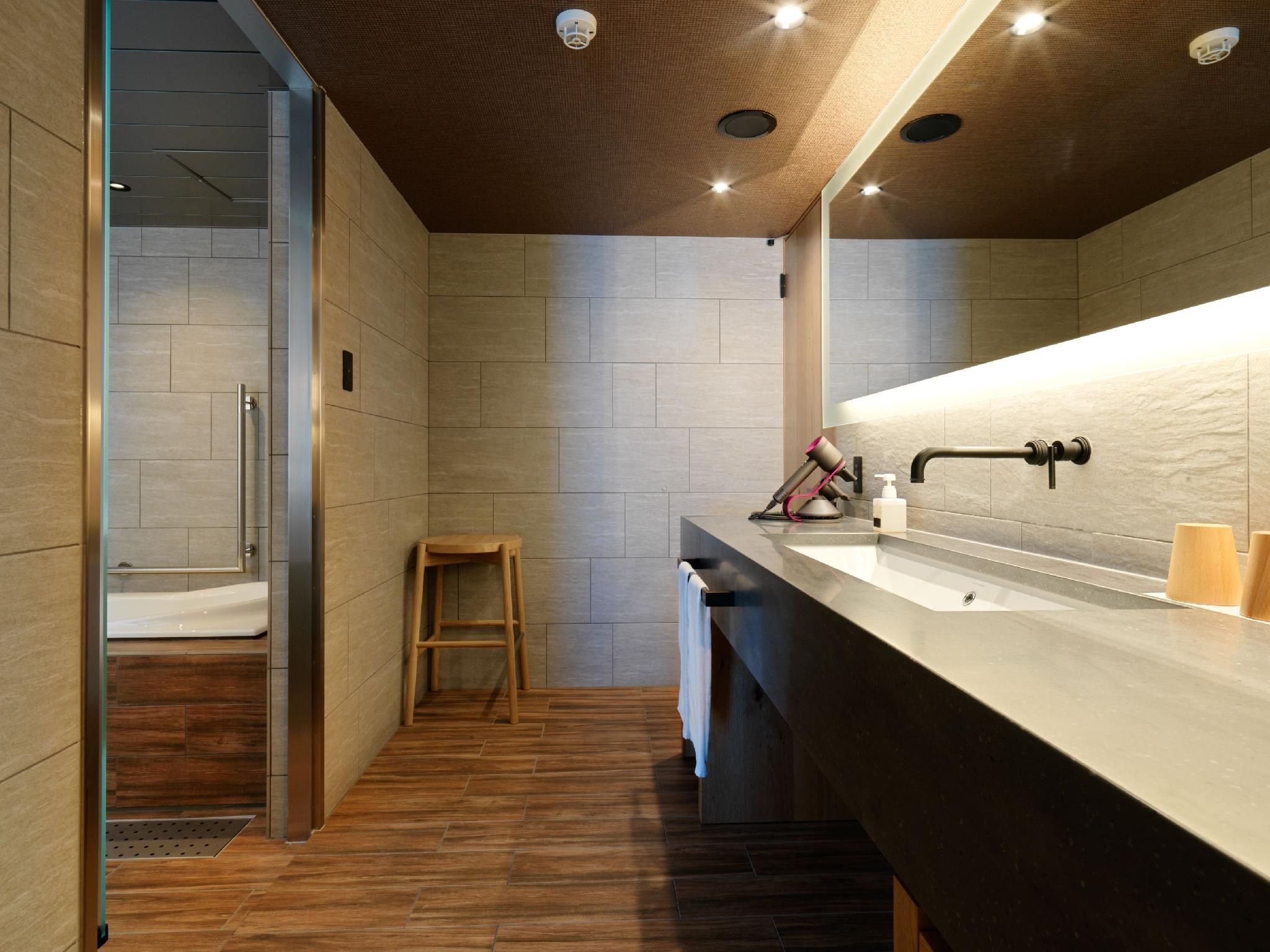 (WINGS) Deluxe Japanese Western Room with Lake View - Non-Smoking