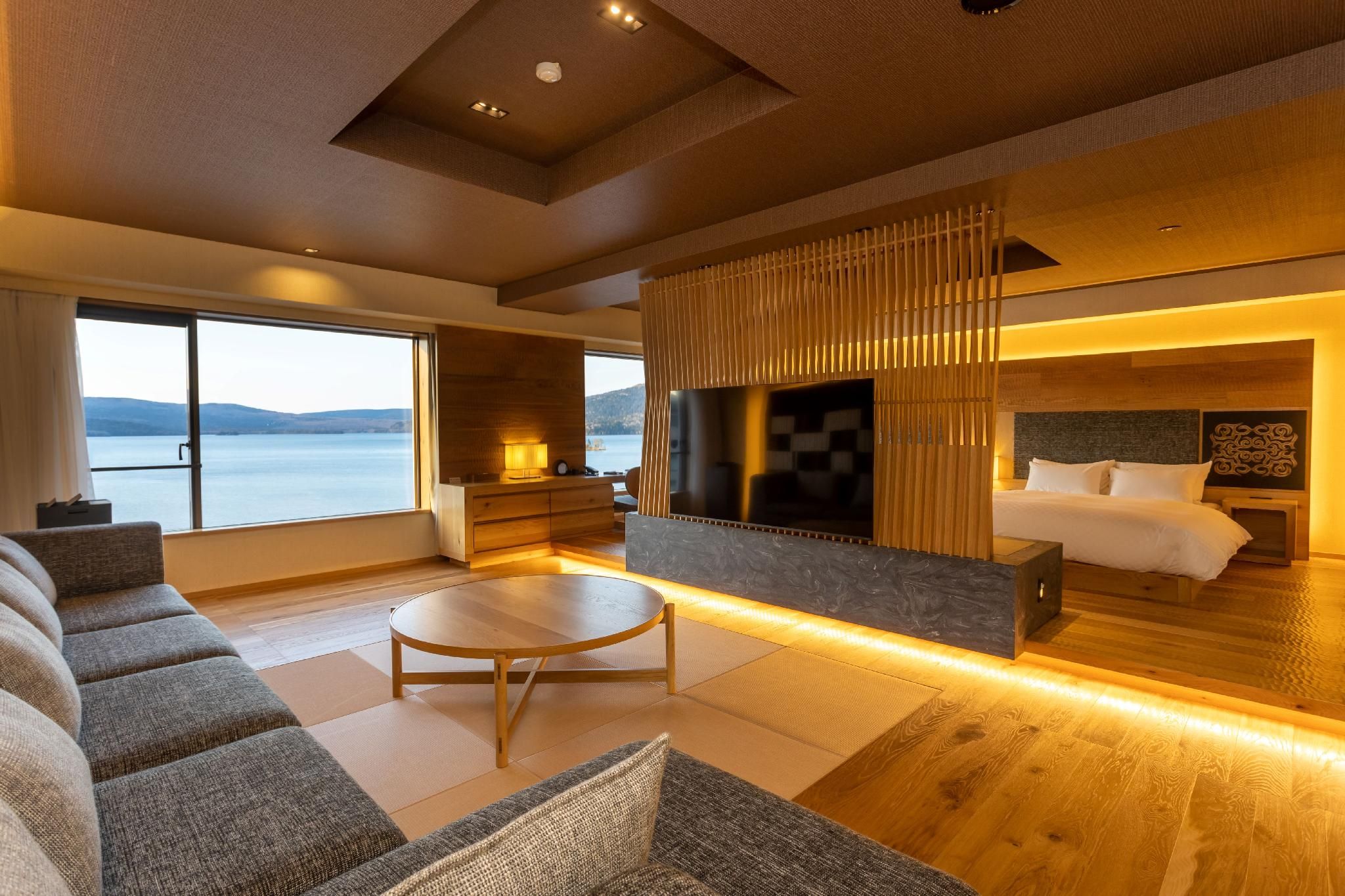 (WINGS) Deluxe Japanese Western Room with Lake View - Non-Smoking
