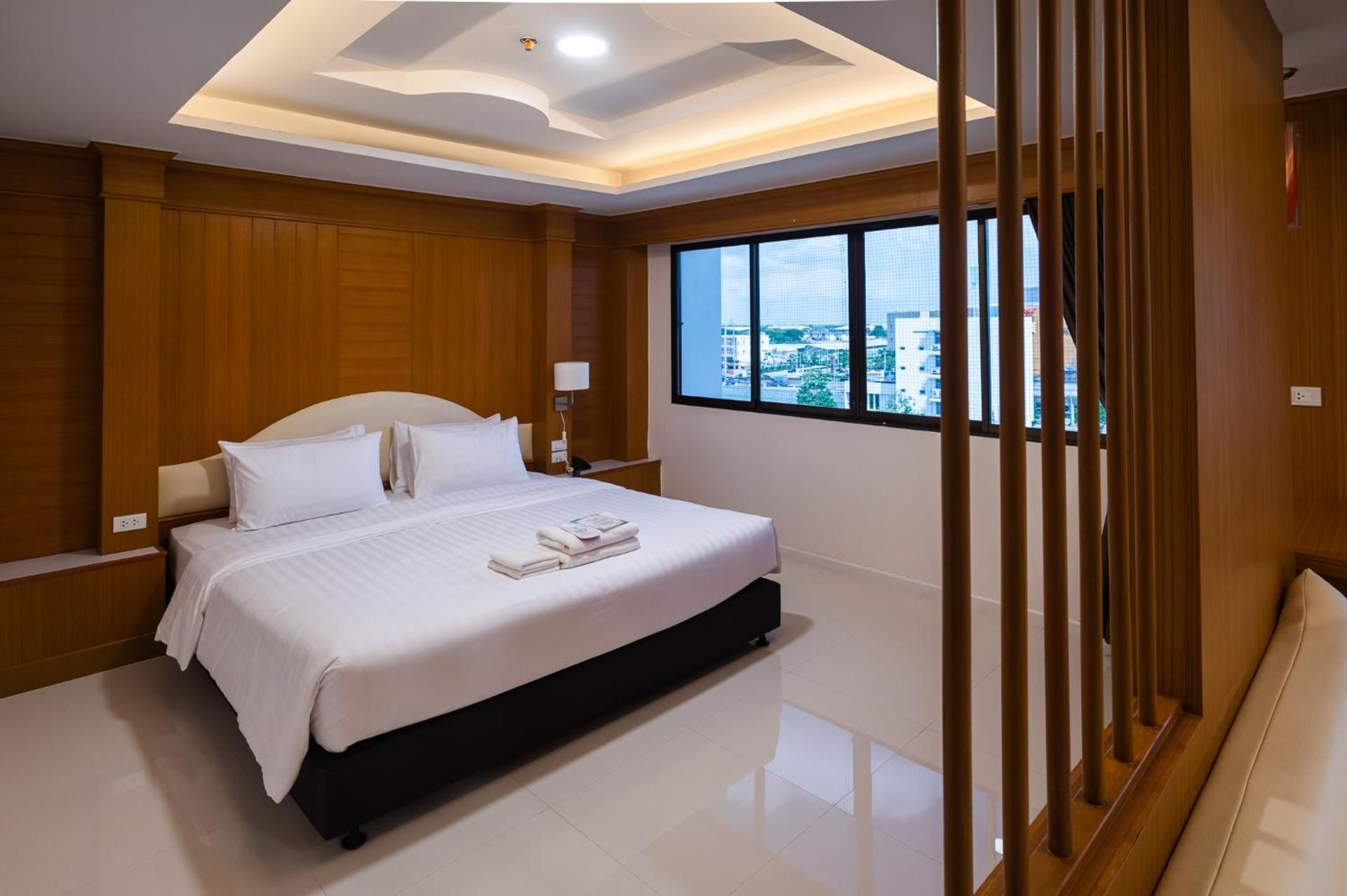 River Hotel - The Outstanding Venues Nakhon Pathom Deluxe Triple Room 2