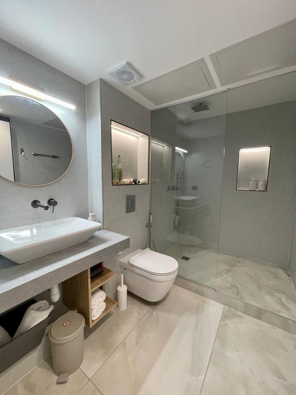 Two-Bedroom Deluxe Apartment with Ocean View
