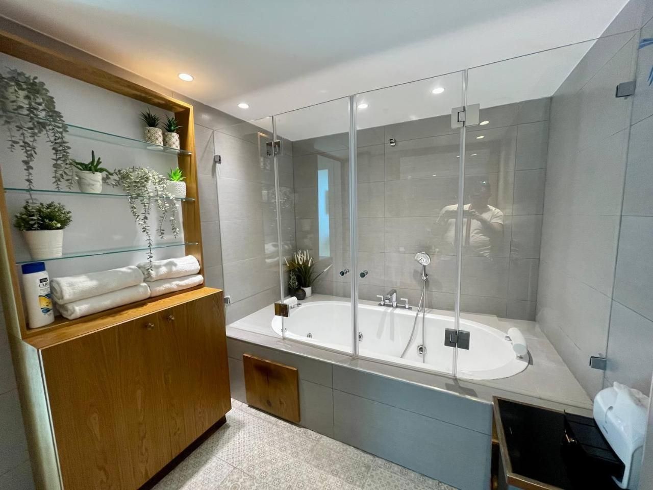 King Suite with Spa Bath